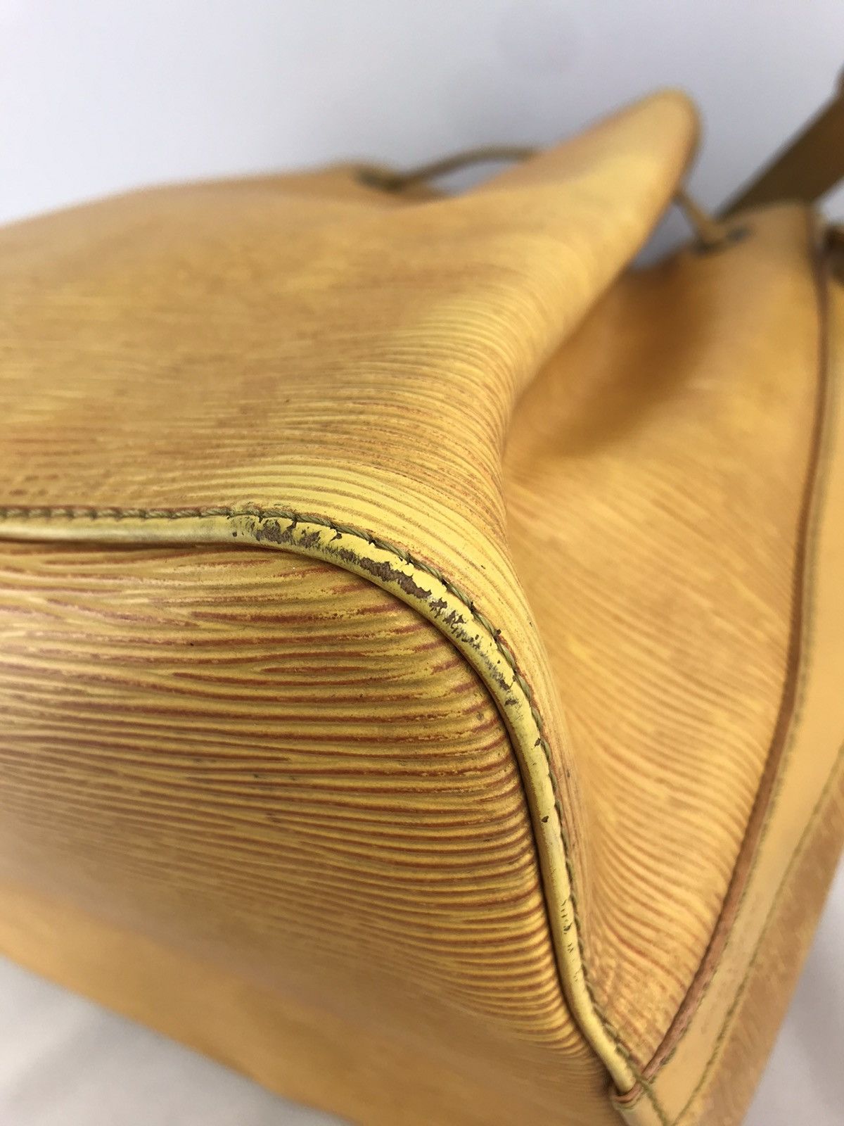 Louis Vuitton ❌Last Drop❌ Auth Louis Vuitton Epi Petit Noe Shoulderbag Size ONE SIZE - 10 Thumbnail