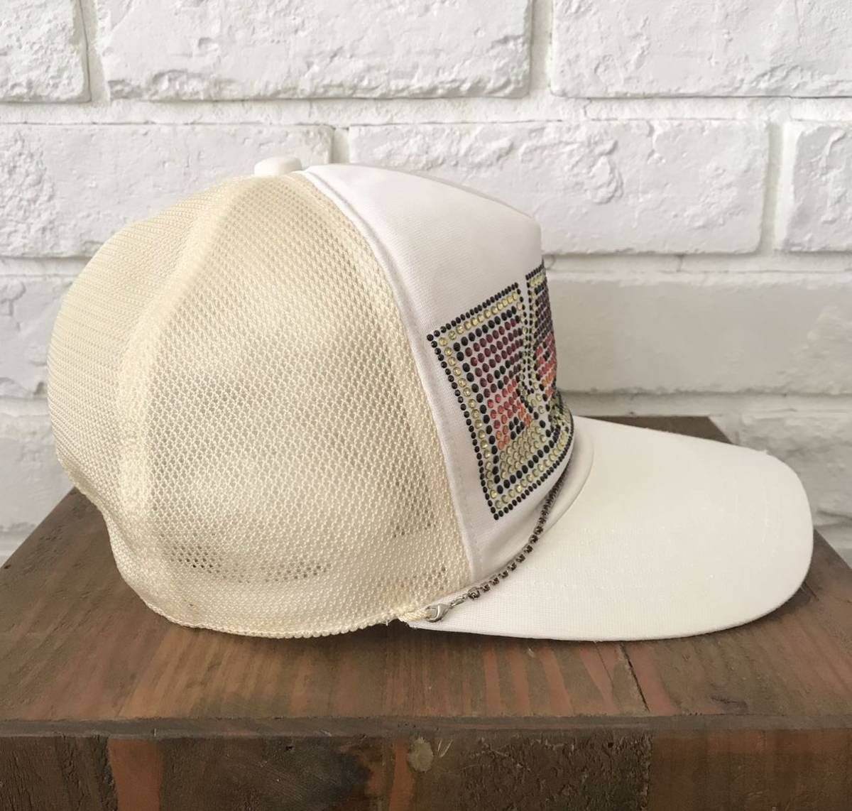 Bape × Swarovski BAPE KISS LOGO Swarovski trucker hat cap NIGO Size ONE SIZE - 5 Thumbnail