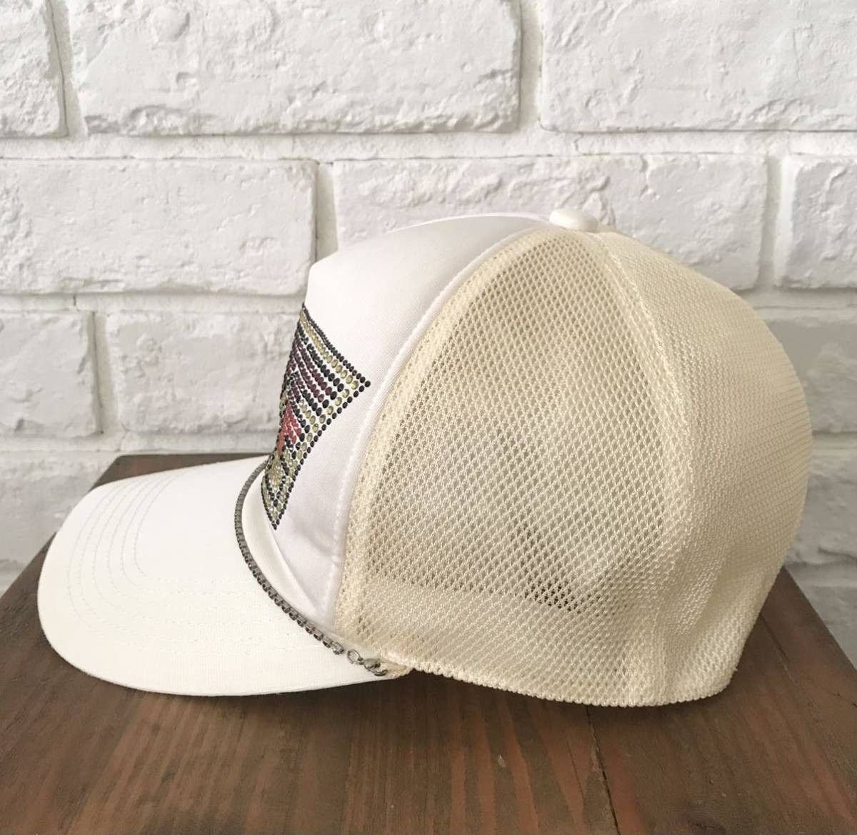 Bape × Swarovski BAPE KISS LOGO Swarovski trucker hat cap NIGO Size ONE SIZE - 3 Thumbnail