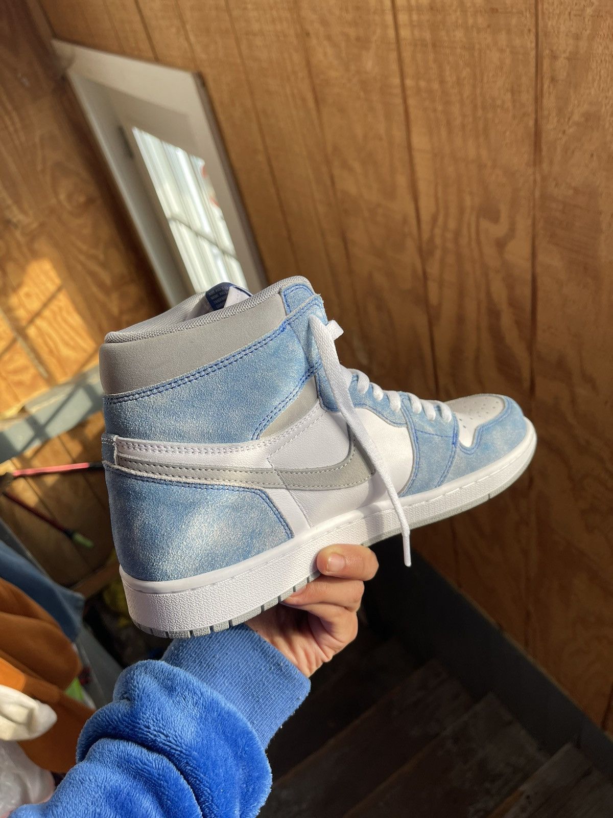 Jordan Brand Mens Air Jordan 1 High Retro OG ‘Hyper Royal’ size 10 Size US 10 / EU 43 - 2 Thumbnail
