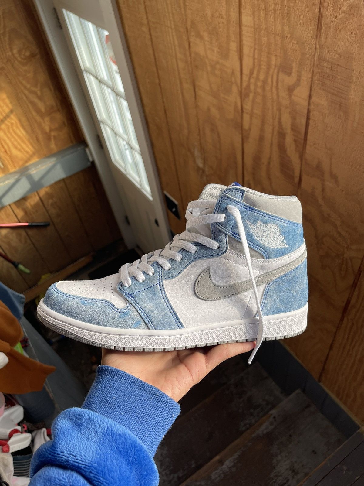 Jordan Brand Mens Air Jordan 1 High Retro OG ‘Hyper Royal’ size 10 Size US 10 / EU 43 - 1 Thumbnail