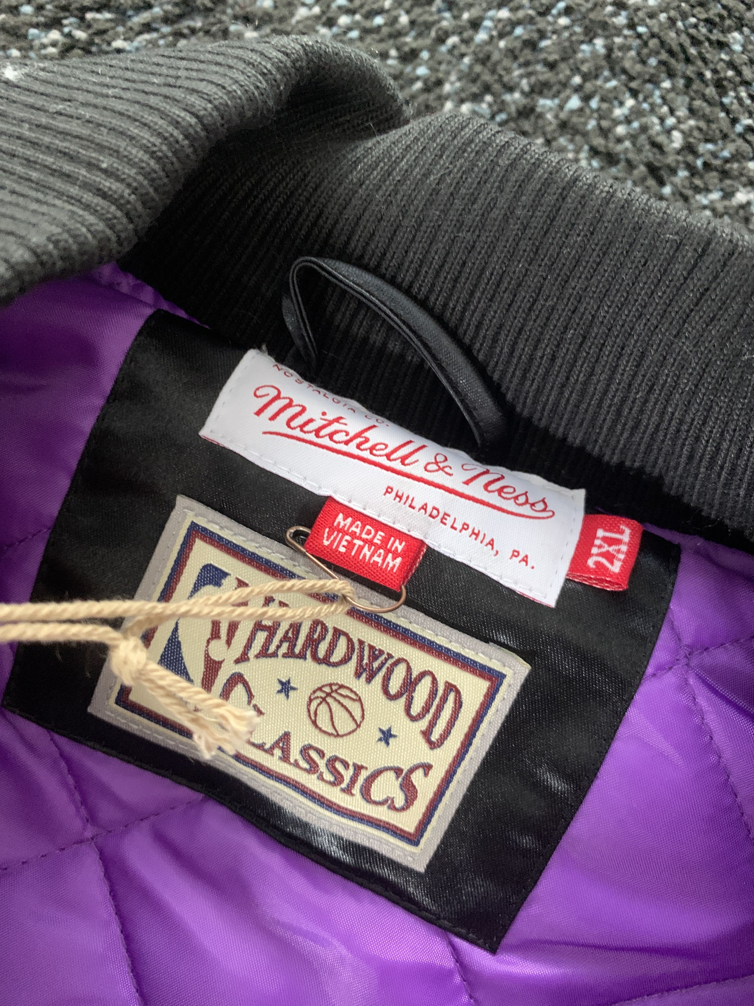 Mitchell & Ness satin jacket NBA Toronto raptors triple black Size US XXL / EU 58 / 5 - 9 Thumbnail