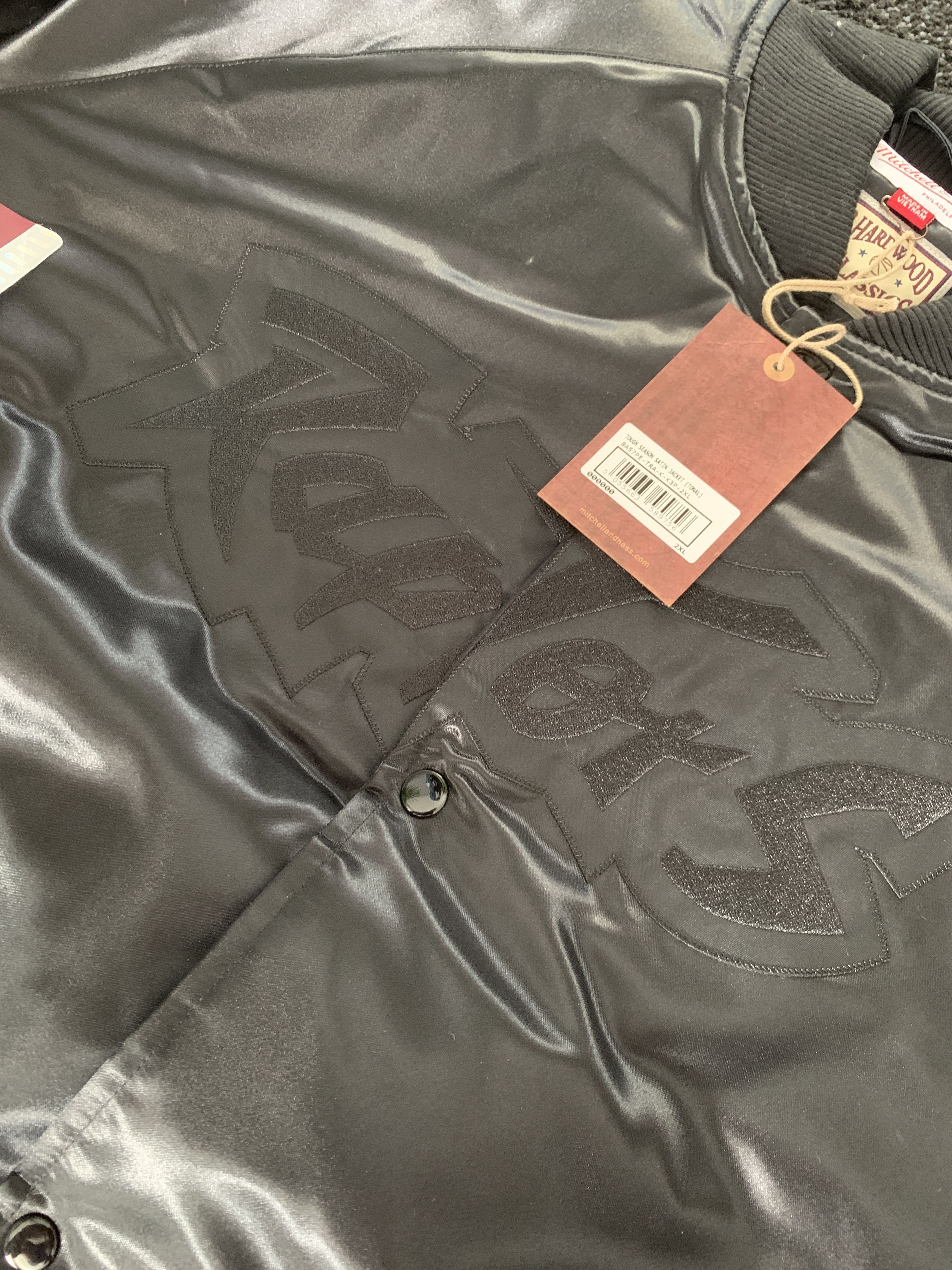 Mitchell & Ness satin jacket NBA Toronto raptors triple black Size US XXL / EU 58 / 5 - 3 Thumbnail