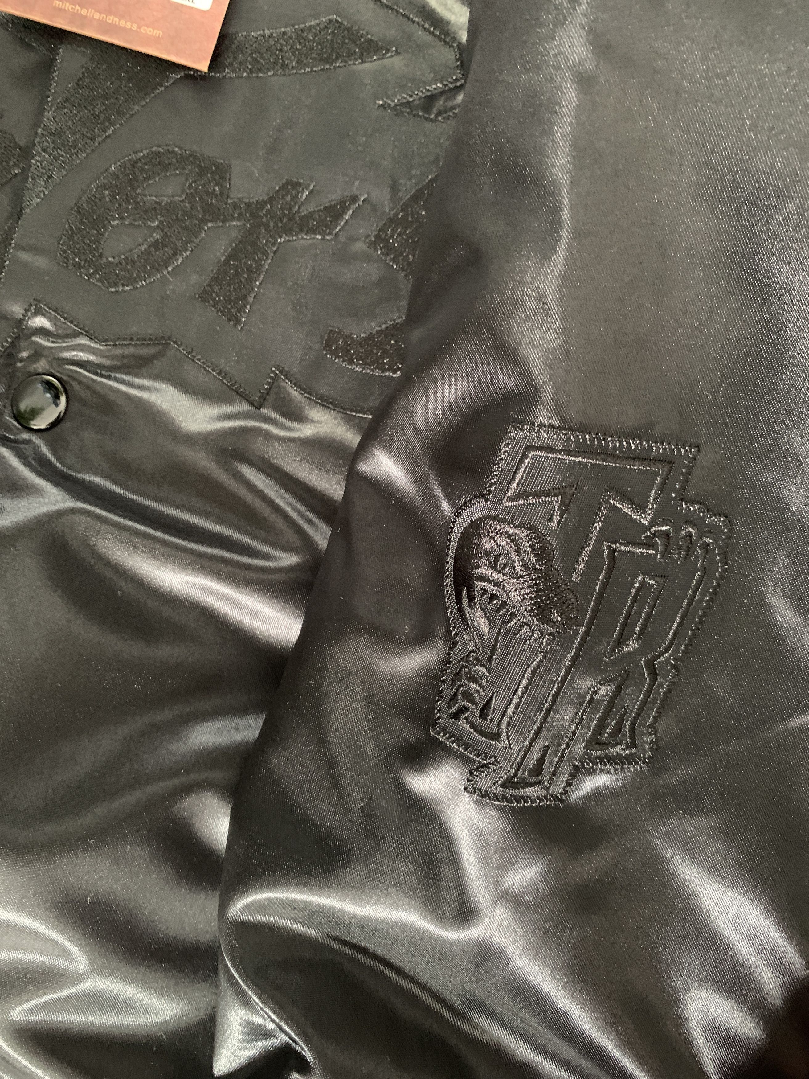 Mitchell & Ness satin jacket NBA Toronto raptors triple black Size US XXL / EU 58 / 5 - 8 Thumbnail