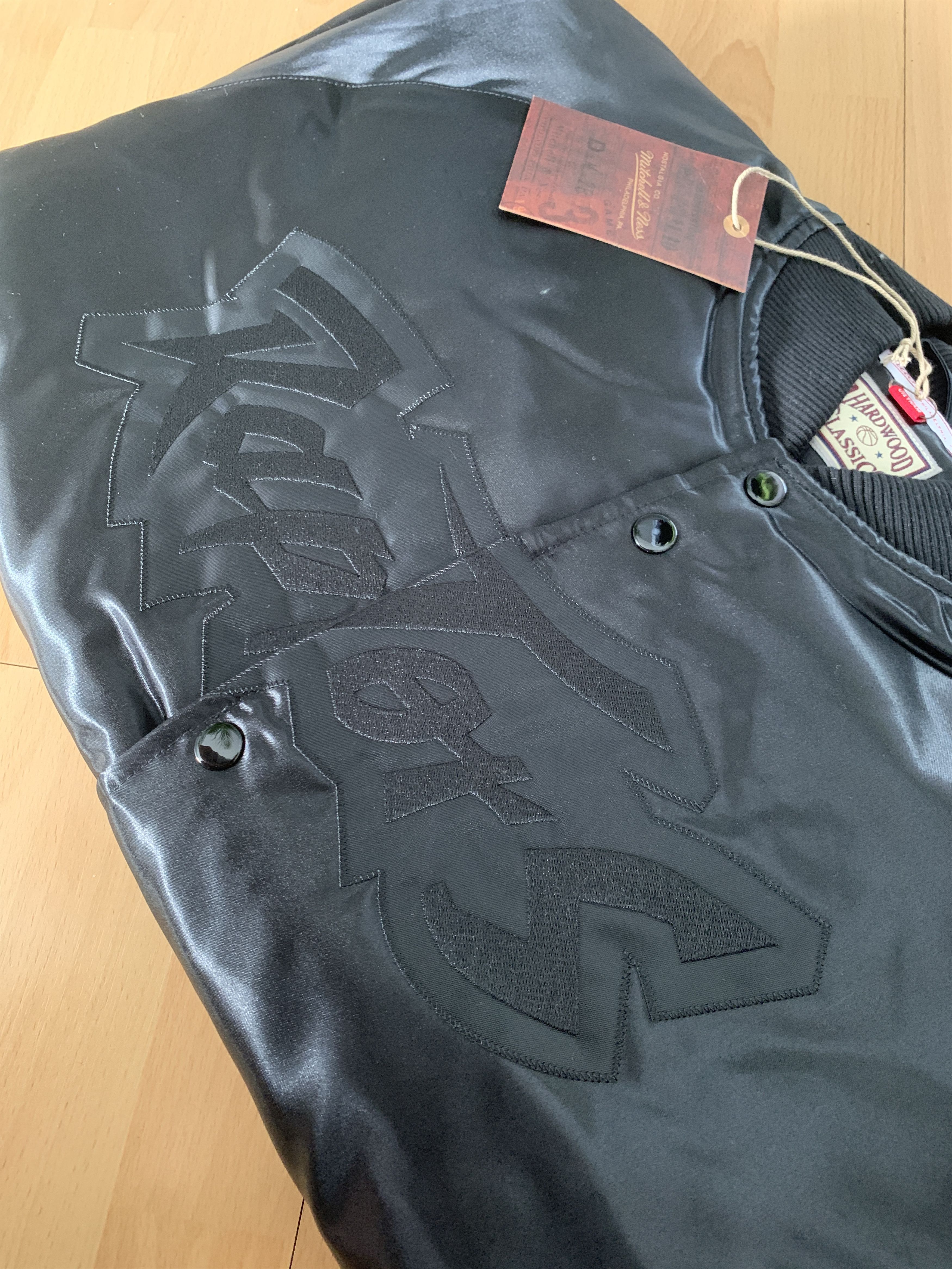 Mitchell & Ness satin jacket NBA Toronto raptors triple black Size US XXL / EU 58 / 5 - 2 Thumbnail