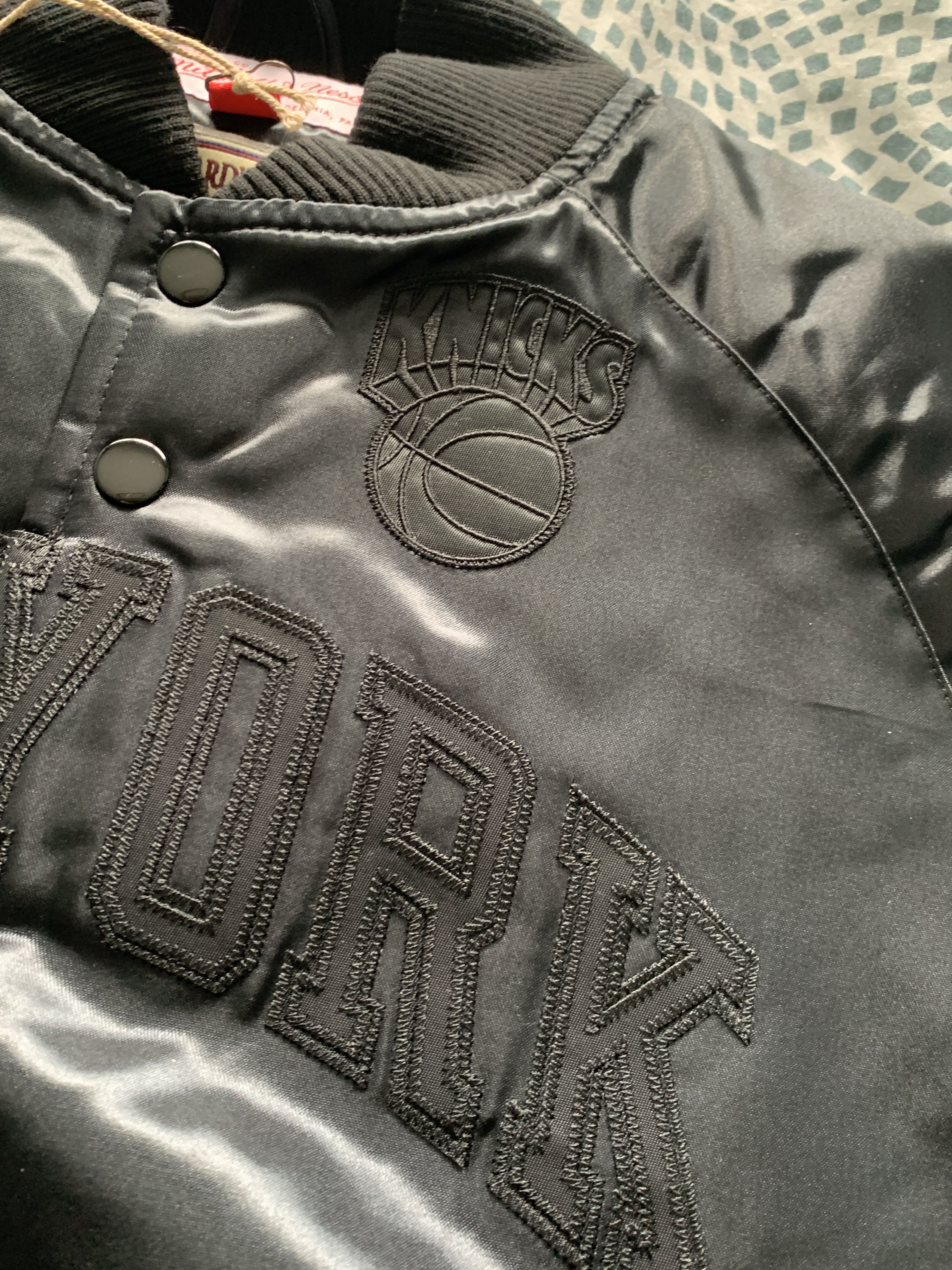 Mitchell & Ness satin jacket NBA new york knicks triple black Size US S / EU 44-46 / 1 - 3 Thumbnail