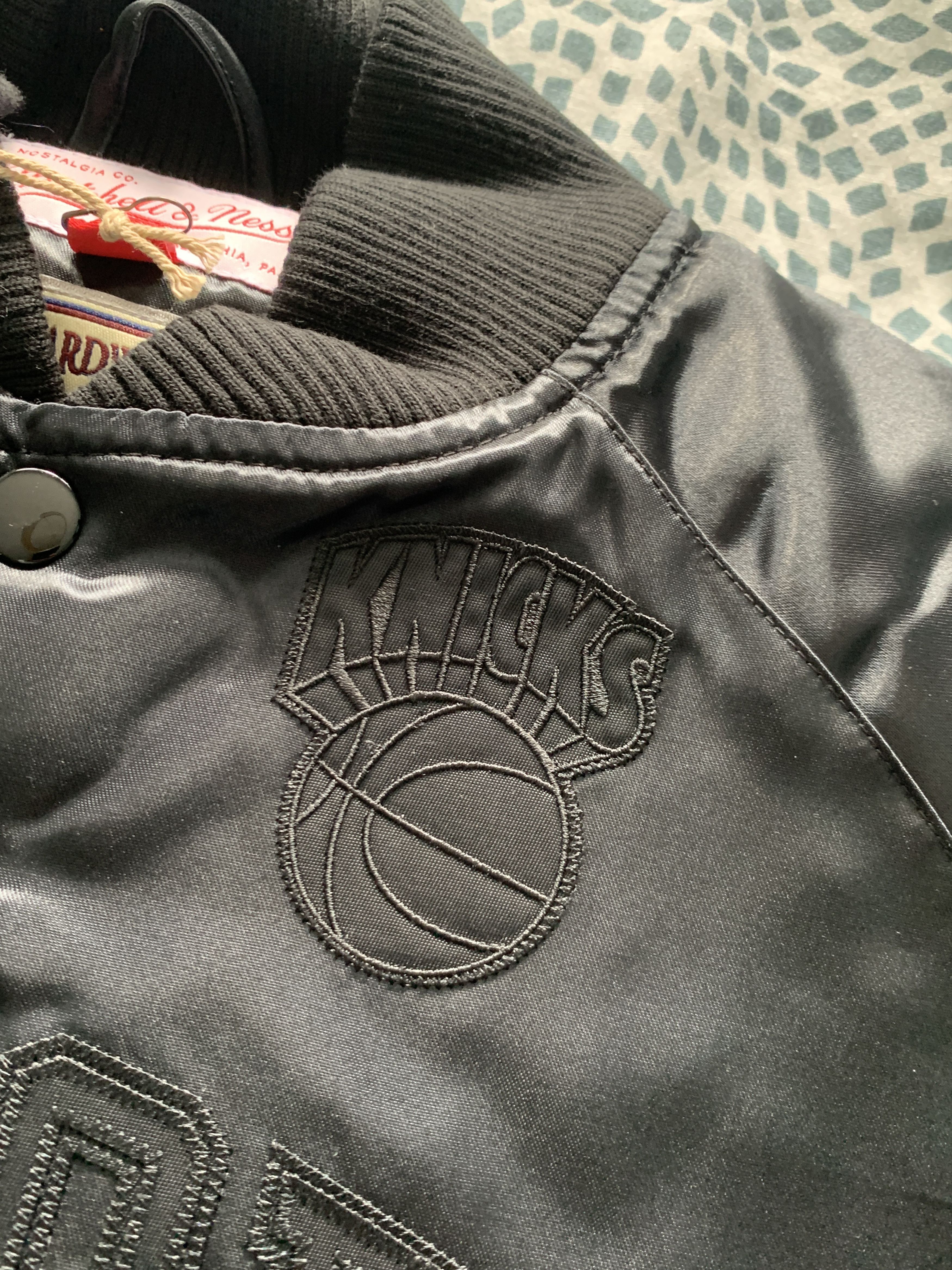 Mitchell & Ness satin jacket NBA new york knicks triple black Size US S / EU 44-46 / 1 - 4 Thumbnail