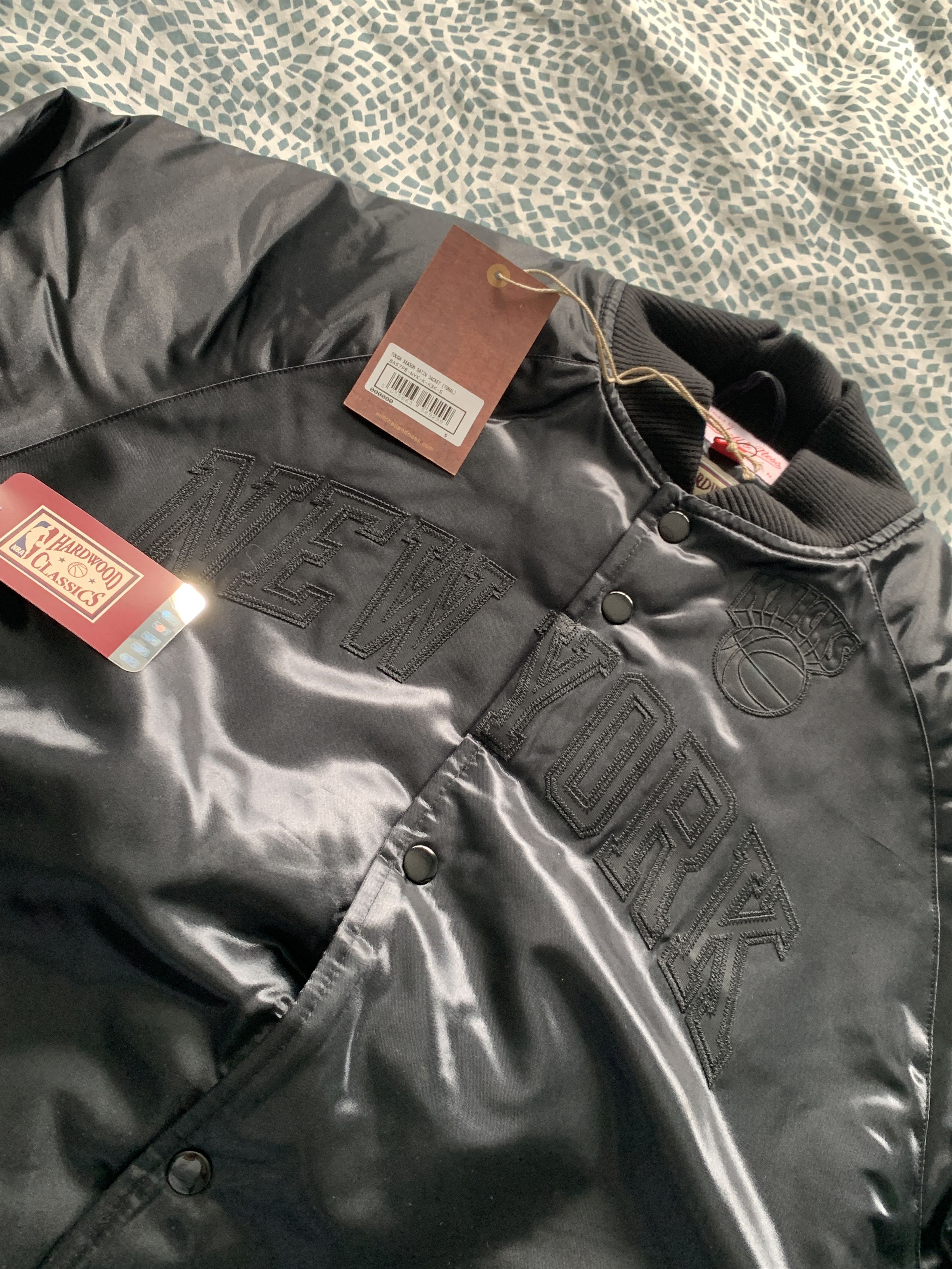 Mitchell & Ness satin jacket NBA new york knicks triple black Size US S / EU 44-46 / 1 - 2 Thumbnail