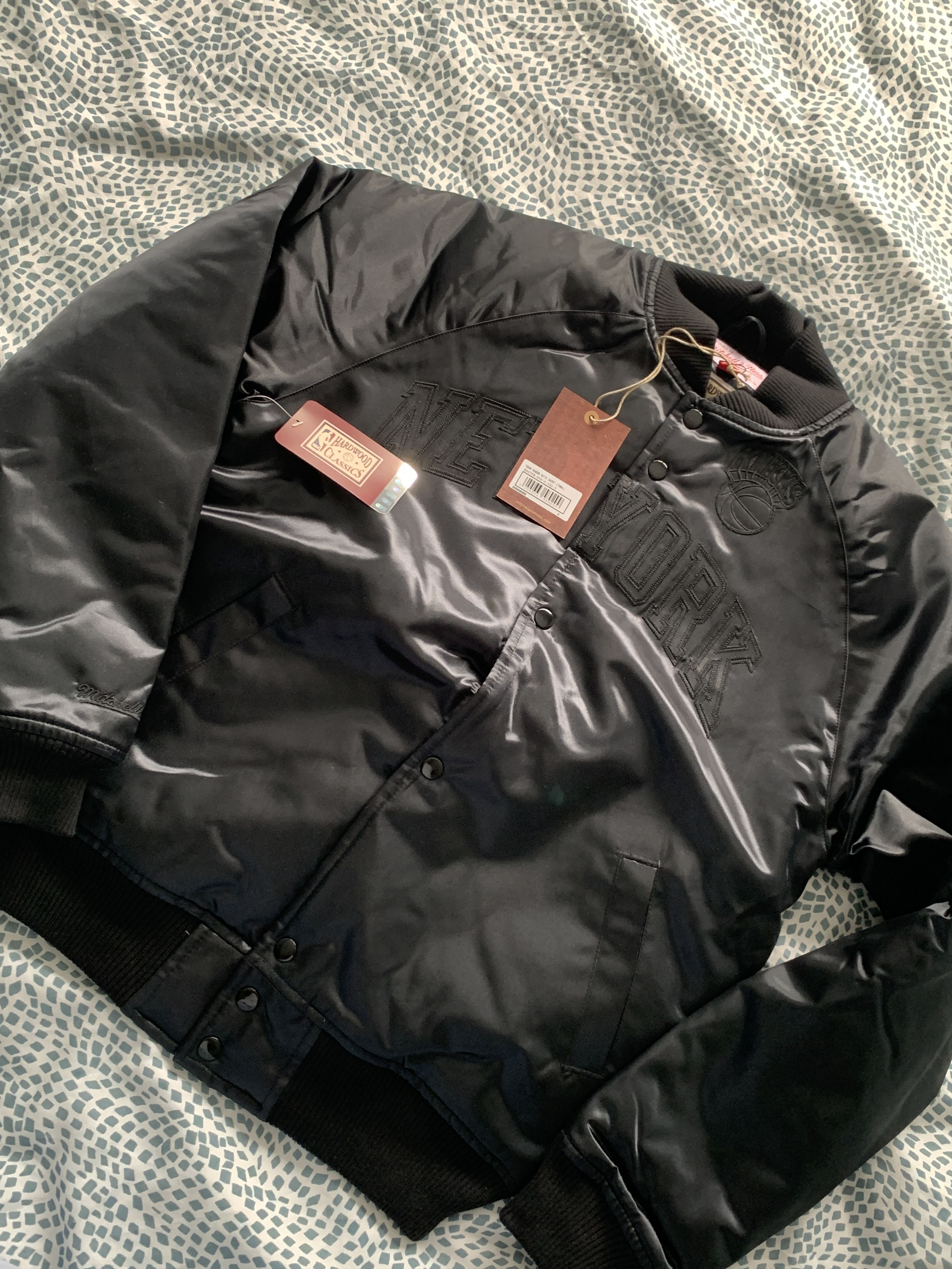 Mitchell & Ness satin jacket NBA new york knicks triple black Size US S / EU 44-46 / 1 - 1 Thumbnail