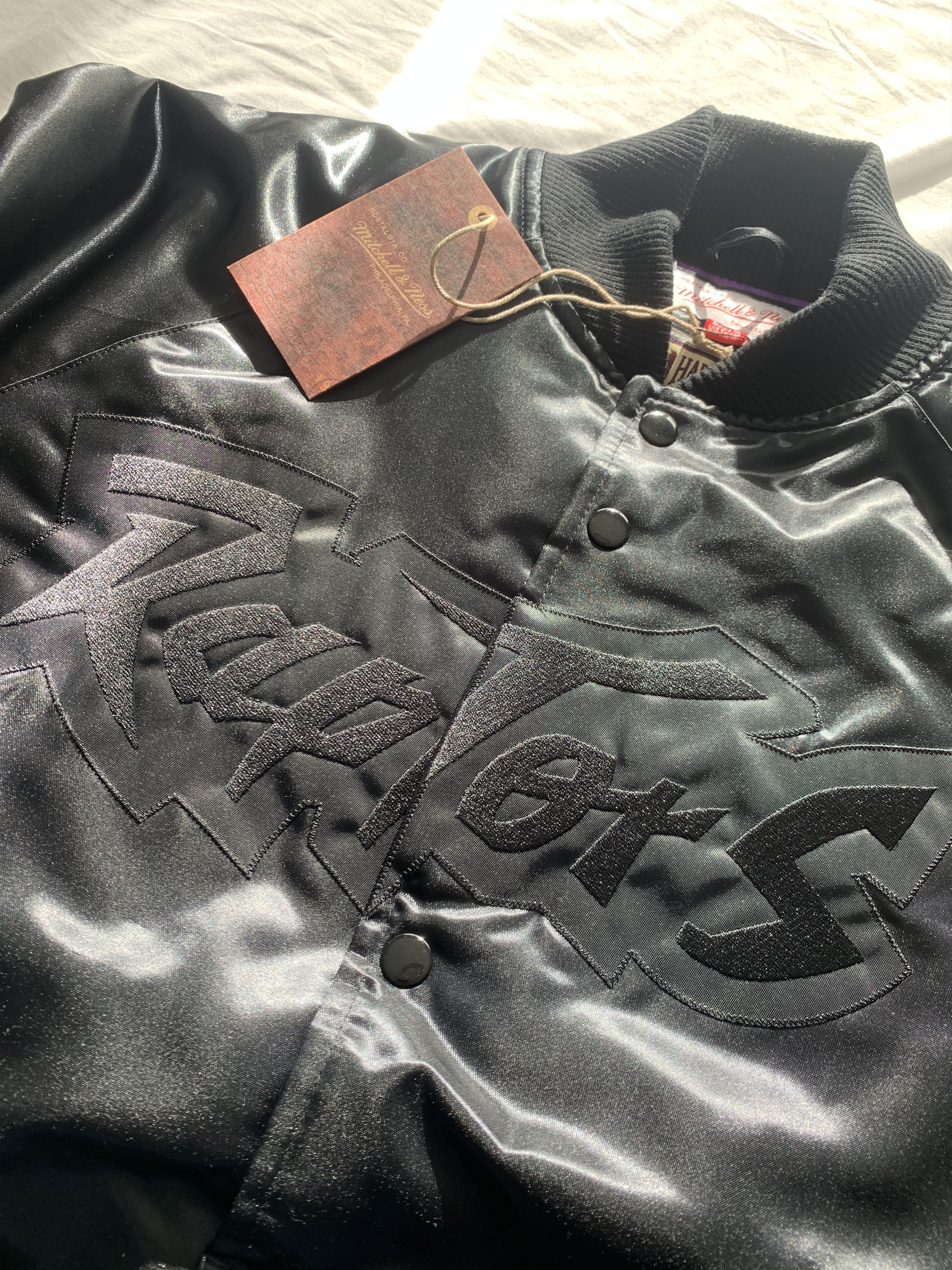 Mitchell & Ness satin jacket NBA Toronto raptors triple black Size US S / EU 44-46 / 1 - 3 Thumbnail