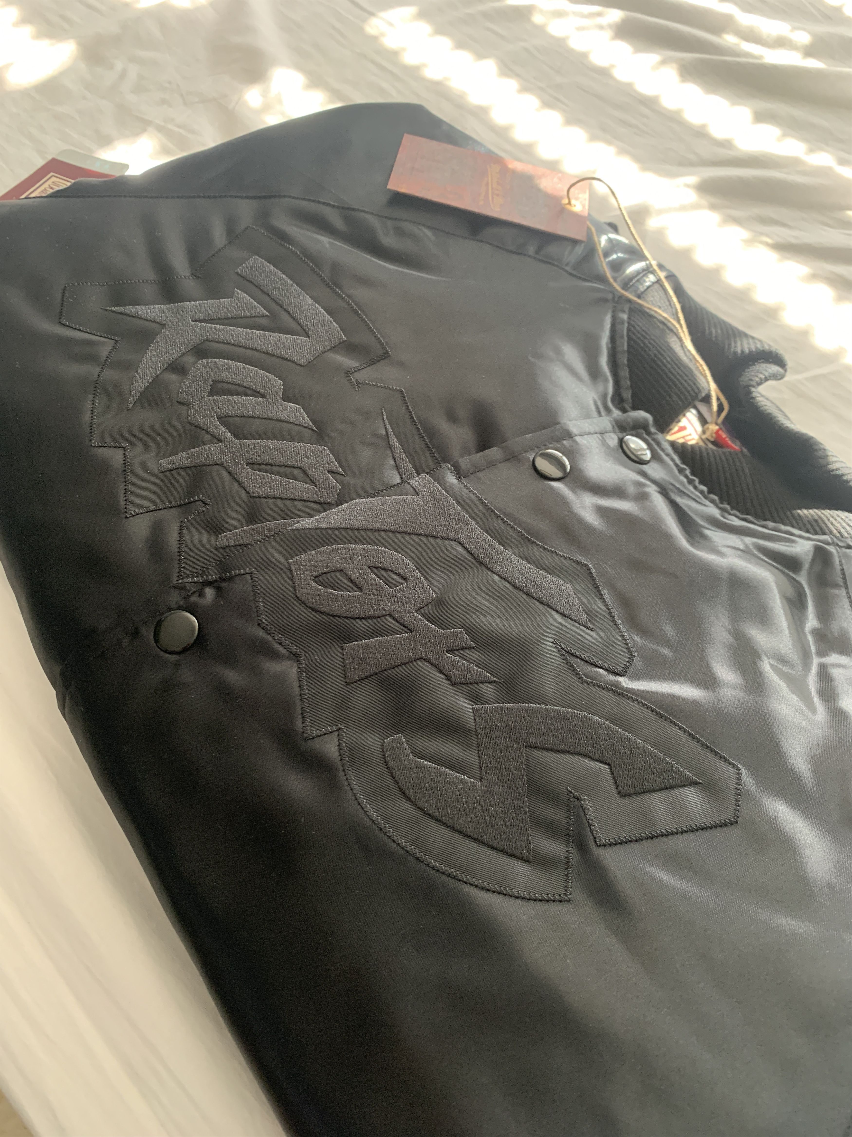 Mitchell & Ness satin jacket NBA Toronto raptors triple black Size US S / EU 44-46 / 1 - 1 Thumbnail