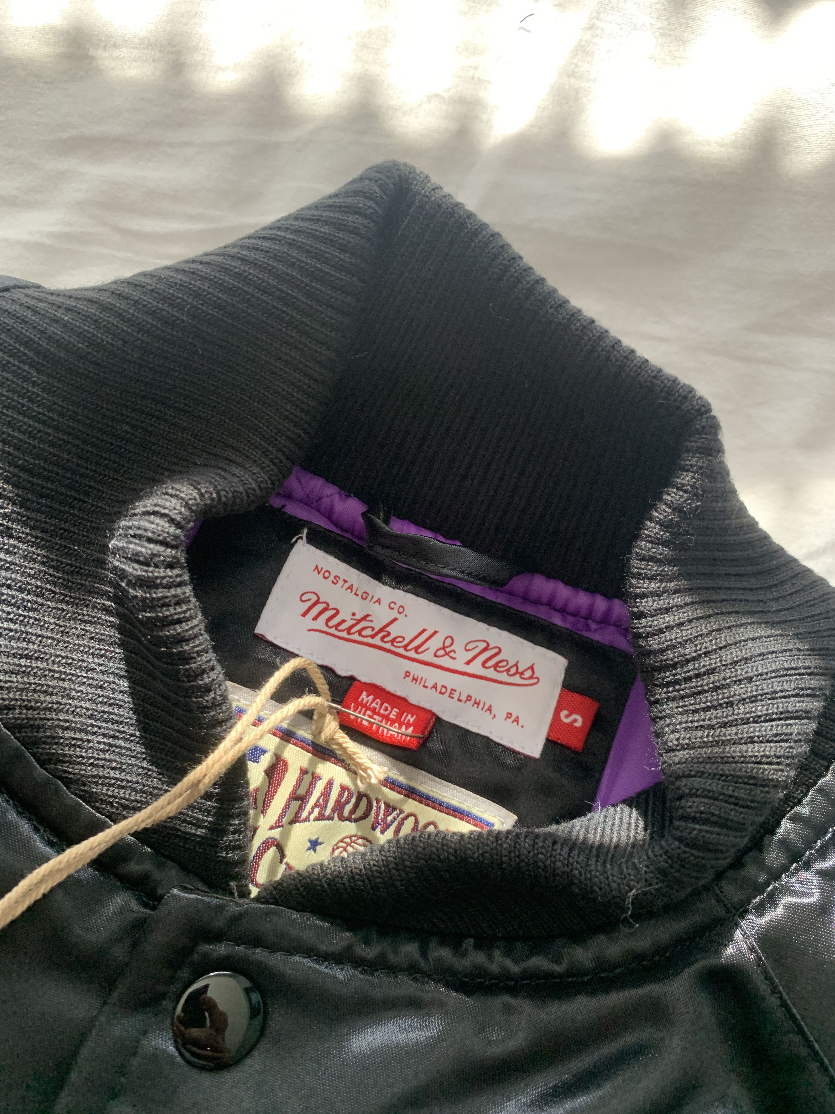 Mitchell & Ness satin jacket NBA Toronto raptors triple black Size US S / EU 44-46 / 1 - 2 Thumbnail