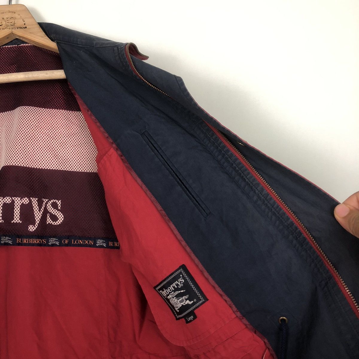 Burberry Vintage Burberrys Big Logo Jacket Rare Colour Red Size US L / EU 52-54 / 3 - 17 Thumbnail