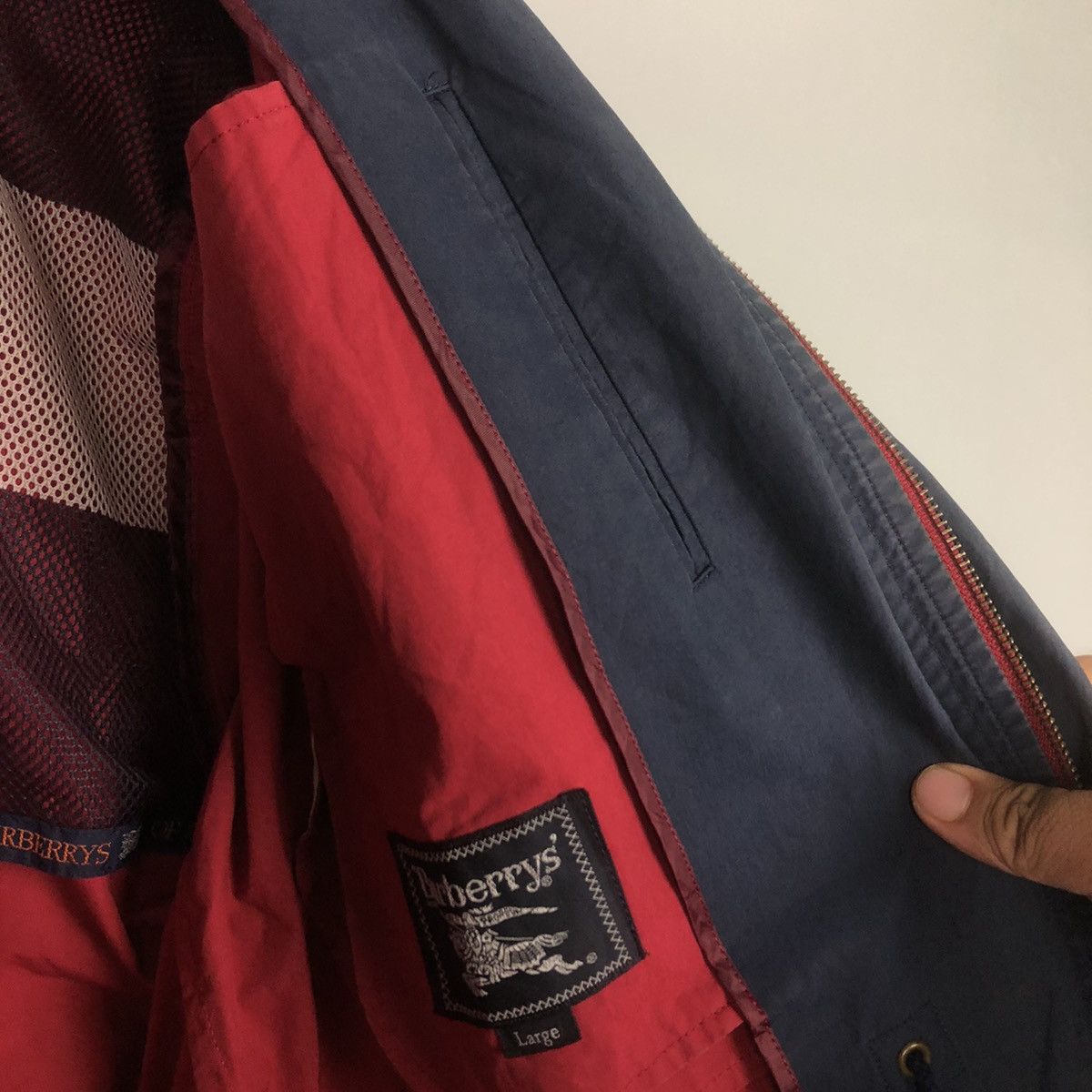 Burberry Vintage Burberrys Big Logo Jacket Rare Colour Red Size US L / EU 52-54 / 3 - 3 Thumbnail
