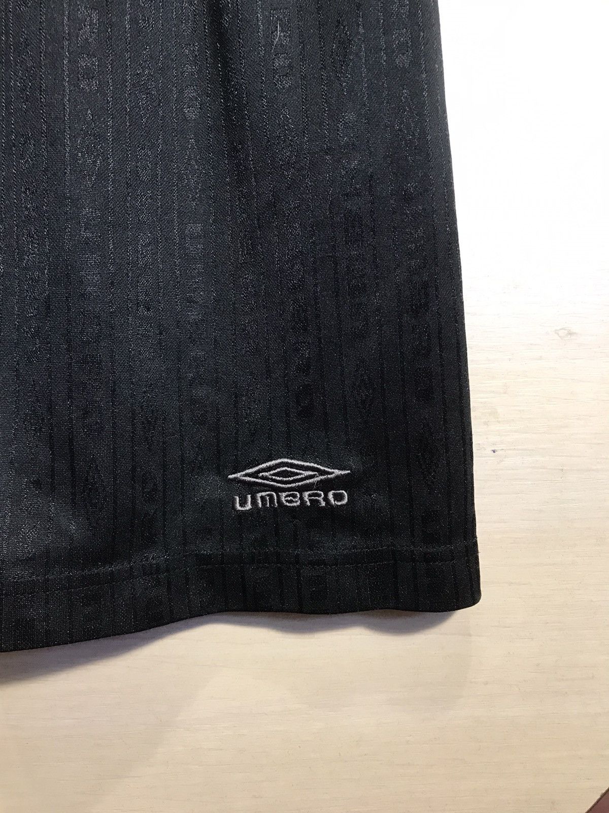 Umbro × Vintage Vintage Umbro 90s streetwear monogram shorts Size US 32 / EU 48 - 3 Thumbnail