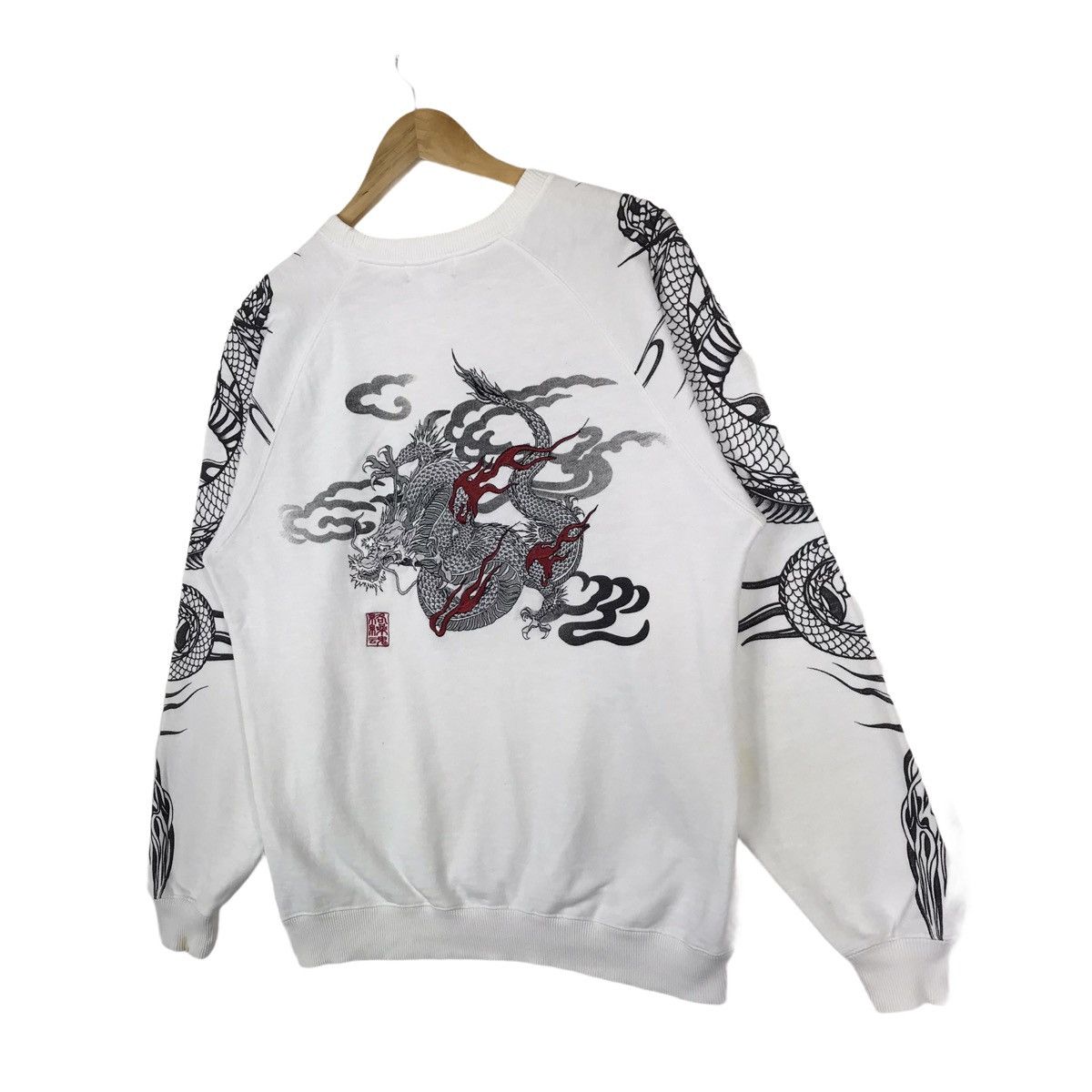 Vintage Vintage Dragon Sukajan Crewneck Sweatshirt Size US L / EU 52-54 / 3 - 5 Thumbnail