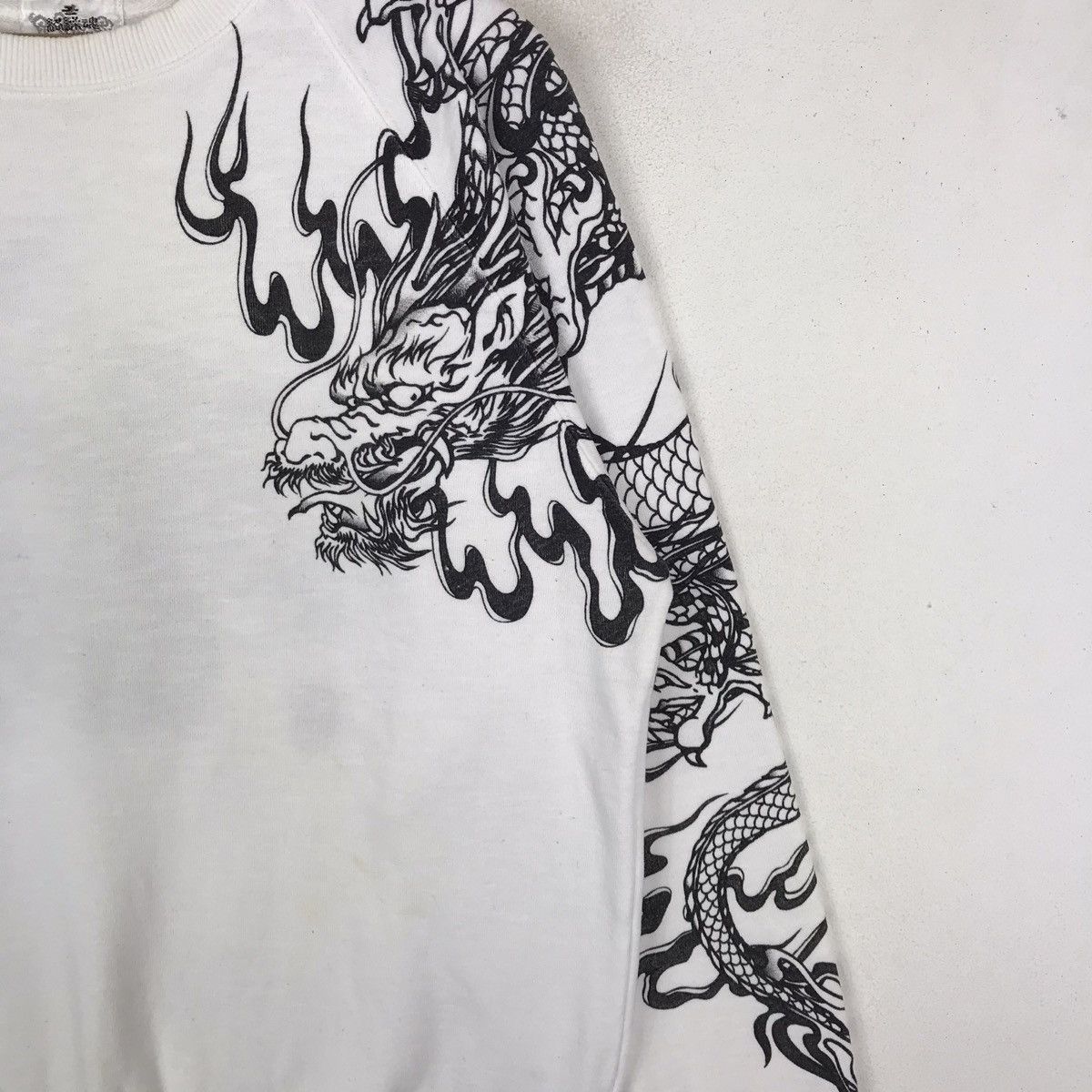 Vintage Vintage Dragon Sukajan Crewneck Sweatshirt Size US L / EU 52-54 / 3 - 8 Thumbnail