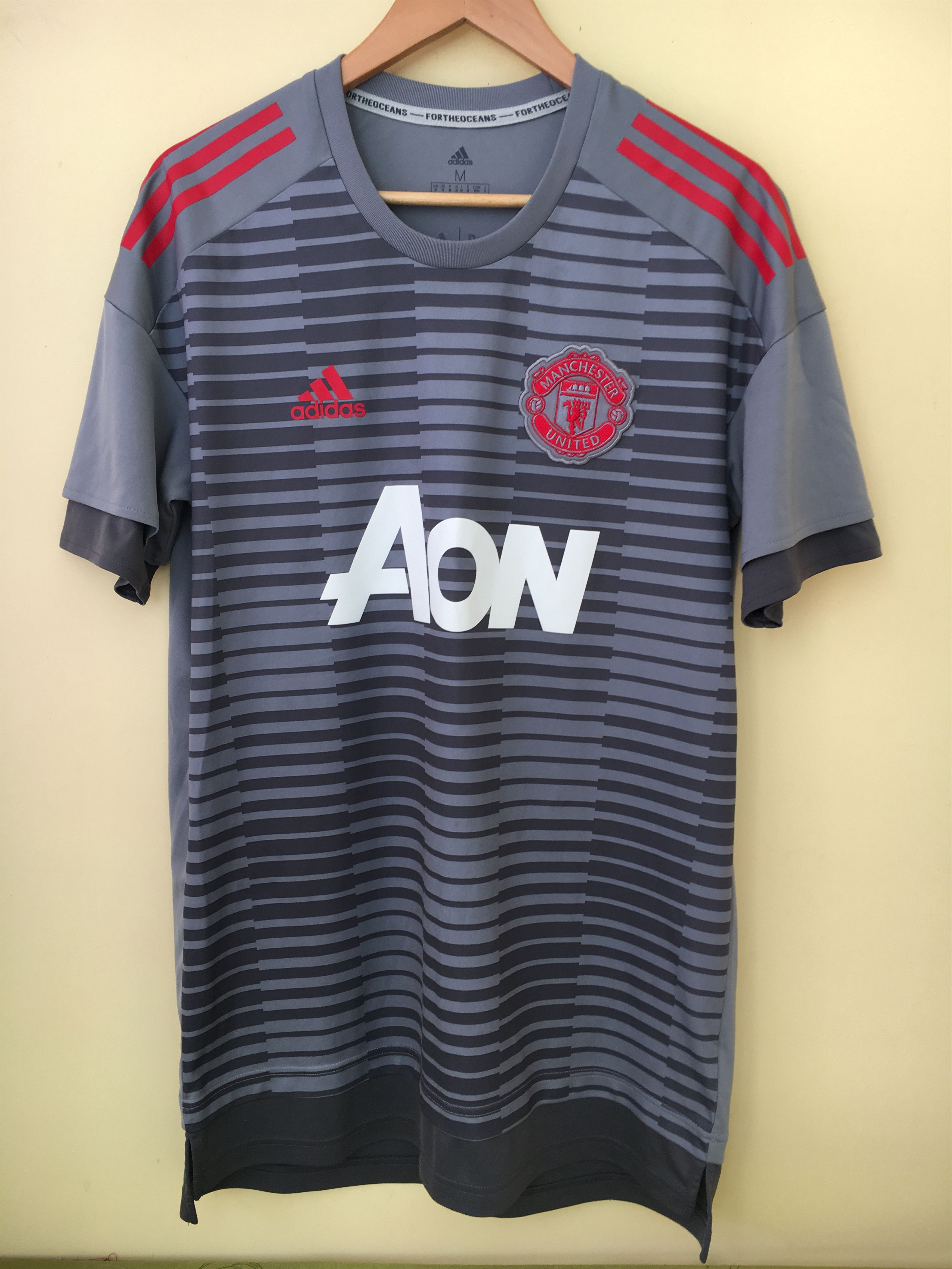 Man united pre match jersey