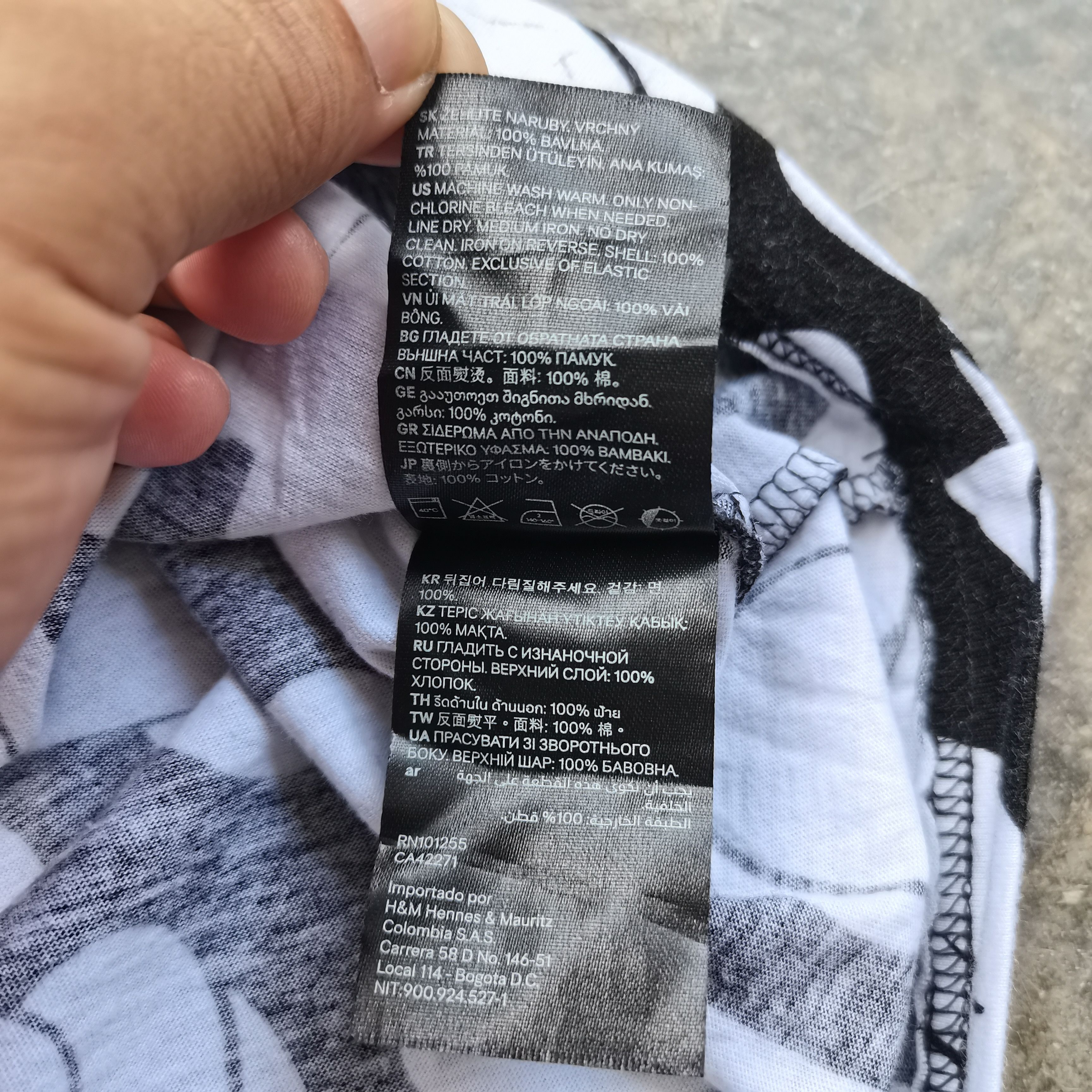 Mickey Mouse Rare🔥 The Hands Of Mickey Fullprint Tshirt Size US L / EU 52-54 / 3 - 5 Thumbnail