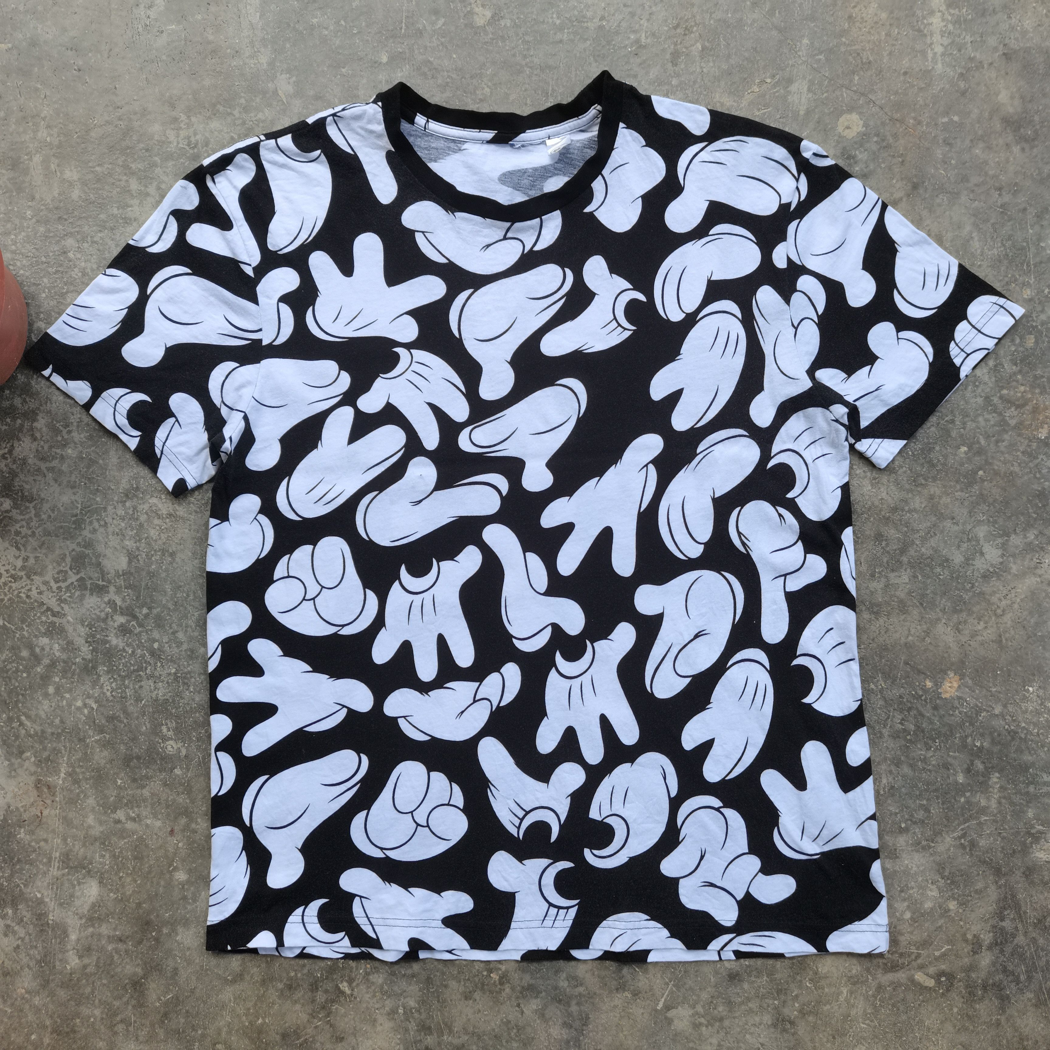 Mickey Mouse Rare🔥 The Hands Of Mickey Fullprint Tshirt Size US L / EU 52-54 / 3 - 1 Thumbnail