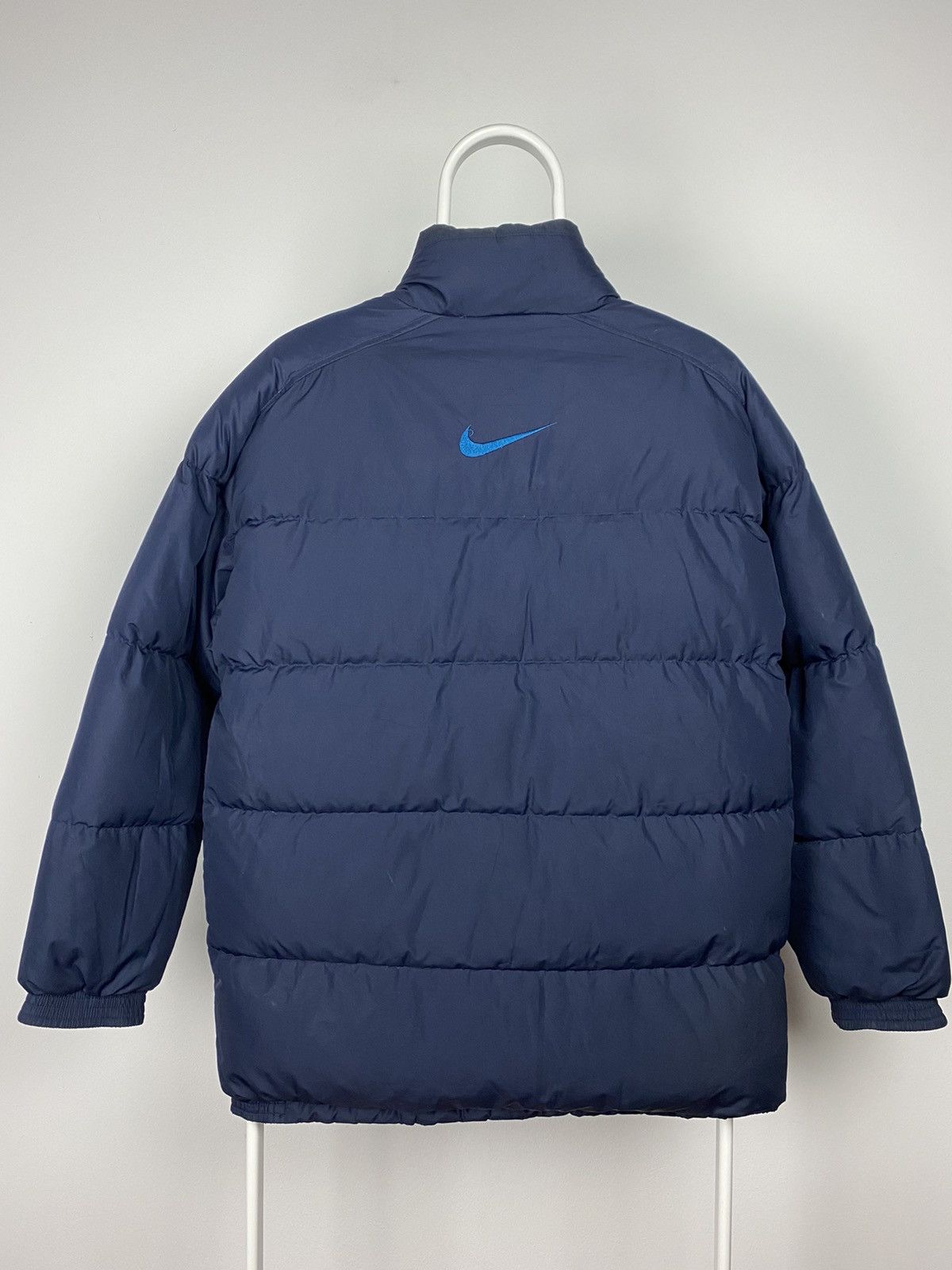 Nike × Vintage 90s Nike vintage navy puffer jacket big swoosh baby blue Size US XL / EU 56 / 4 - 2 Thumbnail