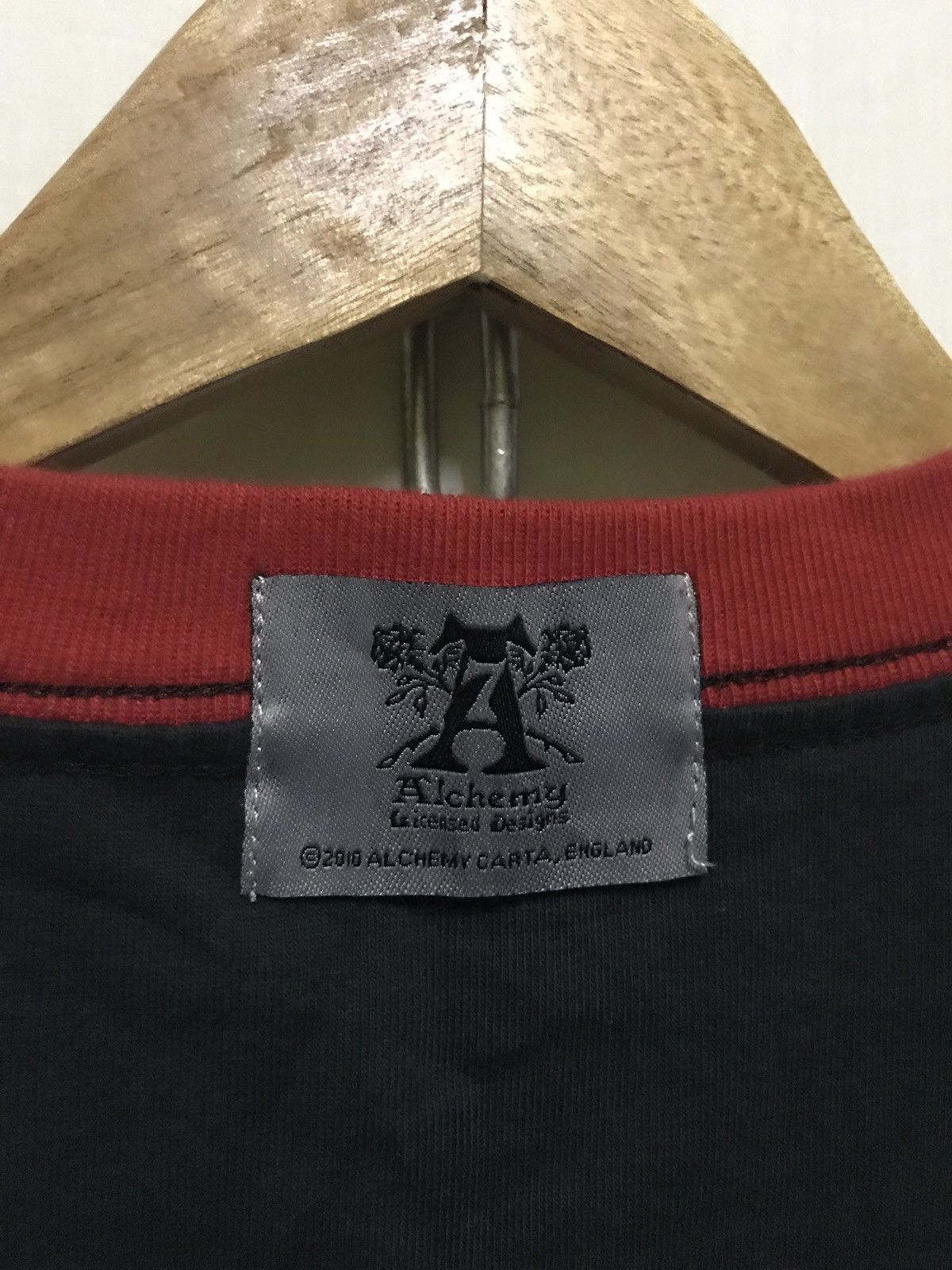 Vintage Alchemy Carta England Dead Man's Hand T-shirt 2010 Size US M / EU 48-50 / 2 - 7 Thumbnail