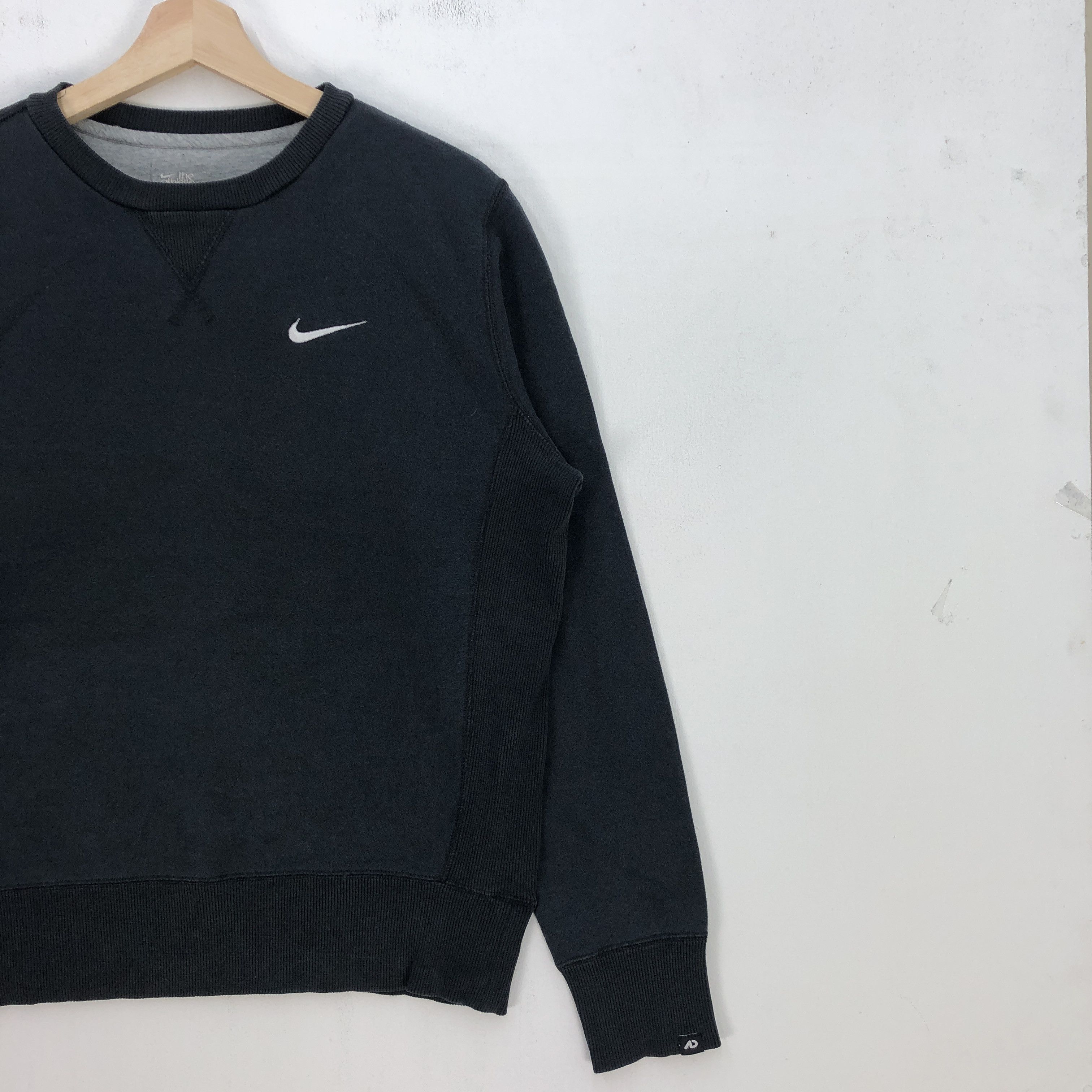 Nike × Vintage Vintage Nike Crewneck Sweatshirt Nike Swoosh Sweater Jumper Size US L / EU 52-54 / 3 - 3 Thumbnail