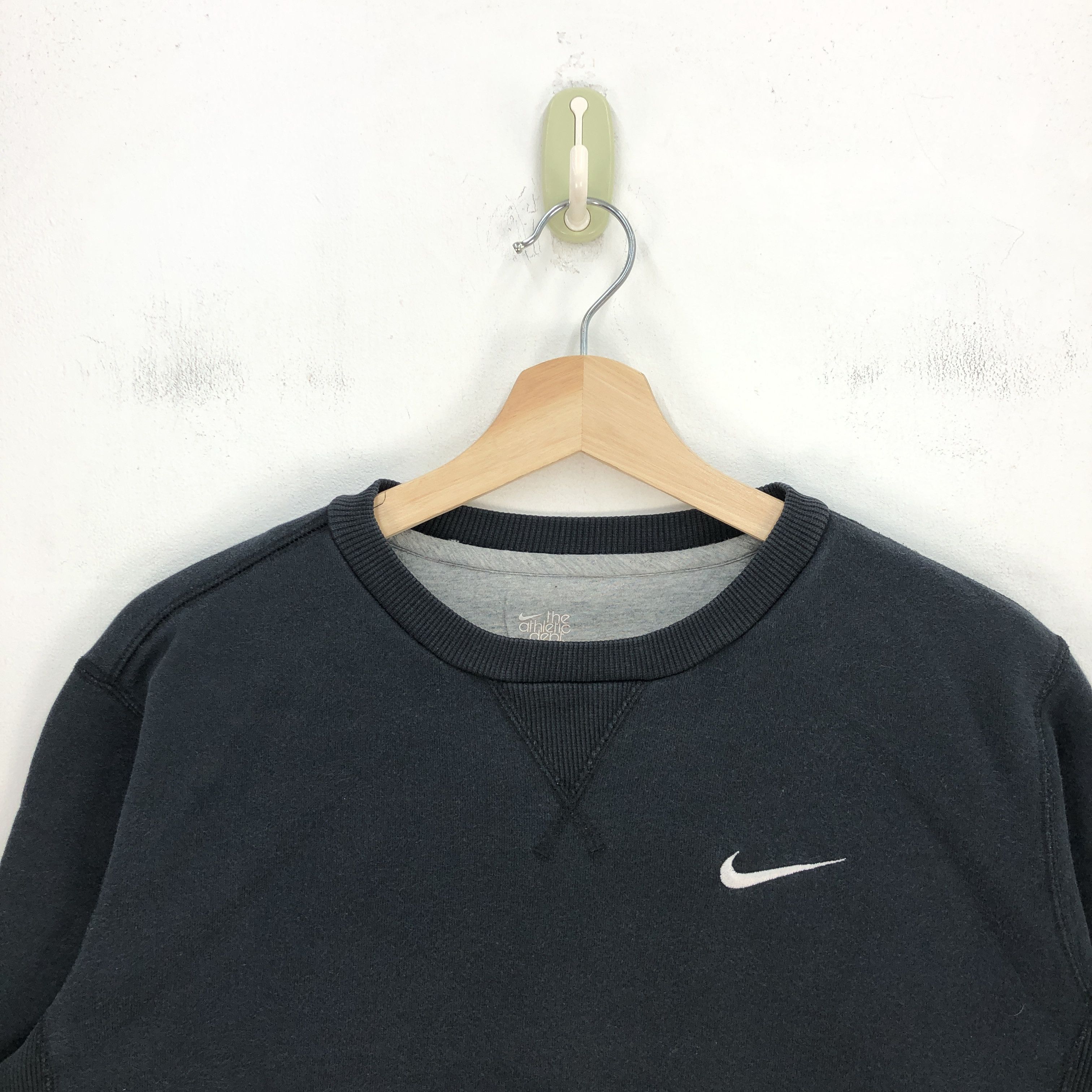 Nike × Vintage Vintage Nike Crewneck Sweatshirt Nike Swoosh Sweater Jumper Size US L / EU 52-54 / 3 - 2 Thumbnail