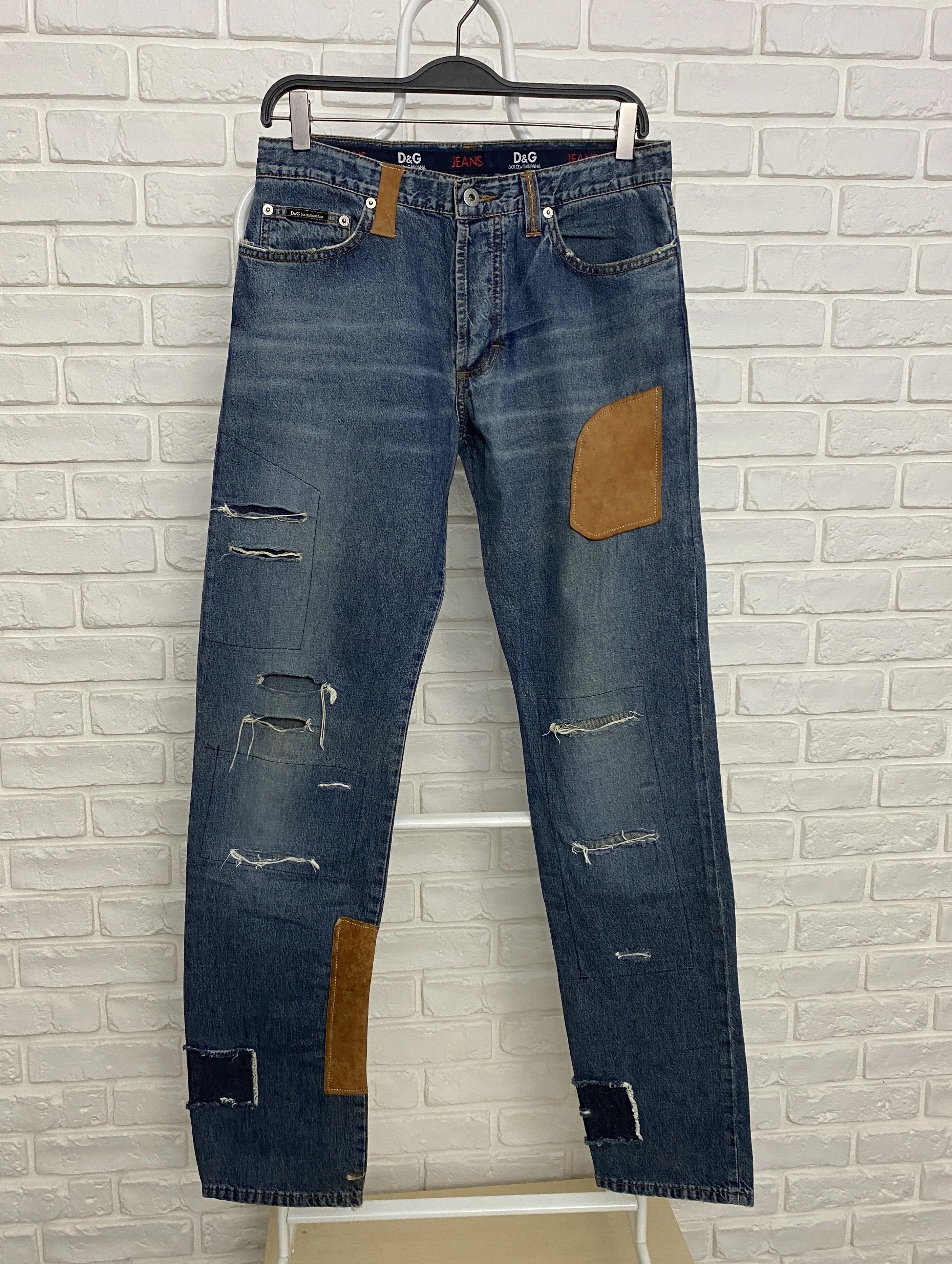 image of Distressed Denim x Dolce Gabbana Navy Blue Denim Pants Jeans Size 32/46 Logo, Men's