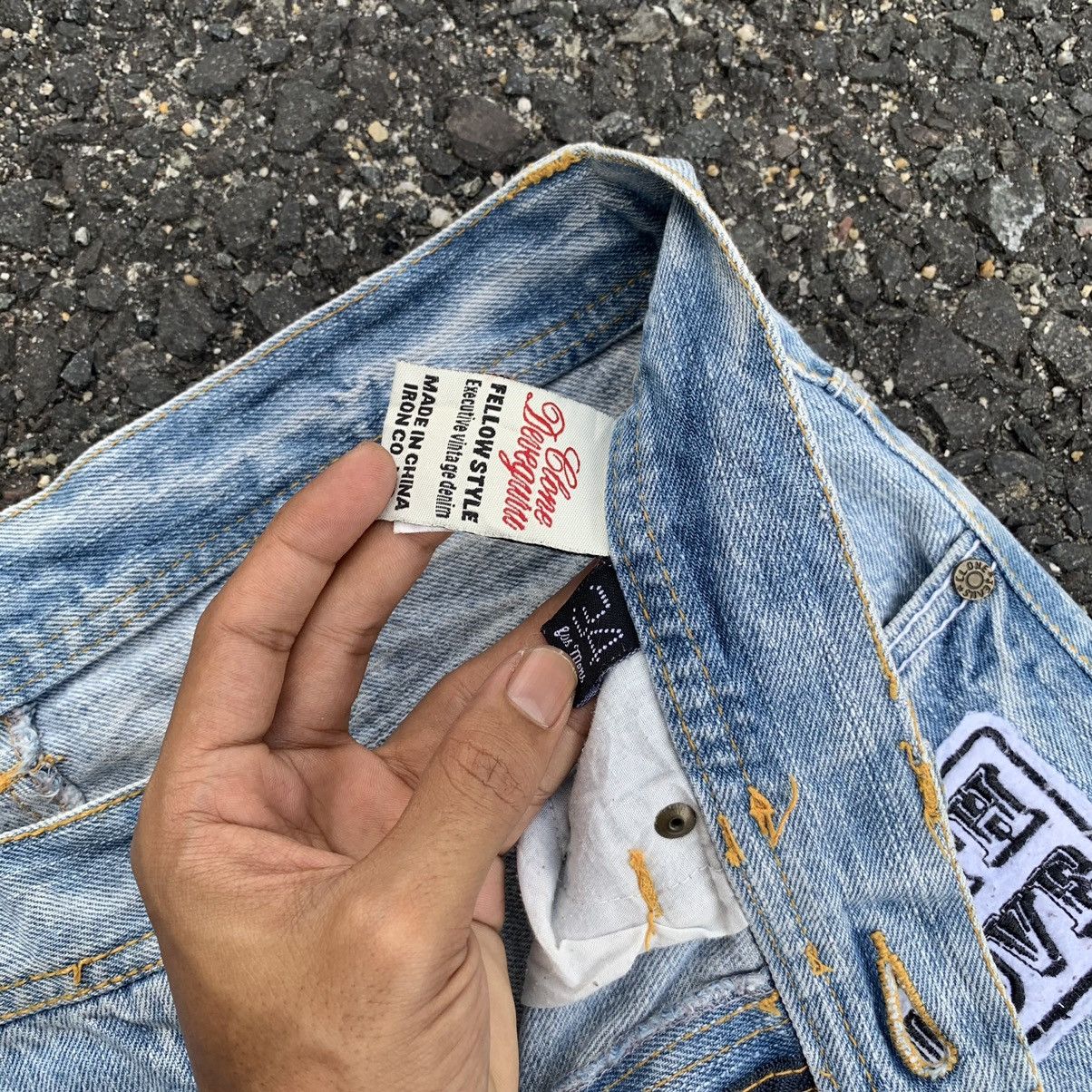 Japanese Brand 💥 THRASHED 💥 Japanese Vintage Jeans 33x30 Light Wash Pants Size US 33 - 10 Thumbnail