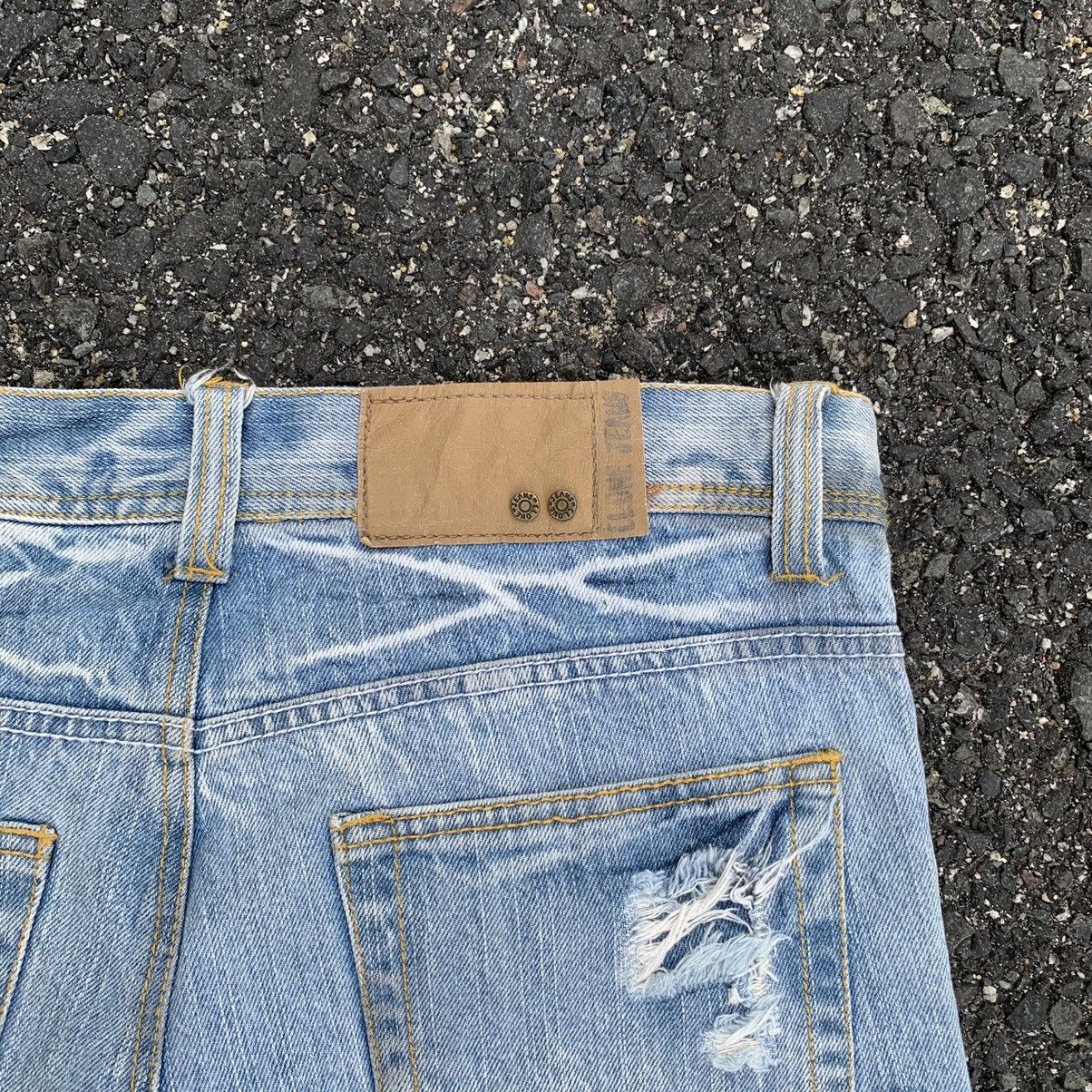 Japanese Brand 💥 THRASHED 💥 Japanese Vintage Jeans 33x30 Light Wash Pants Size US 33 - 15 Thumbnail