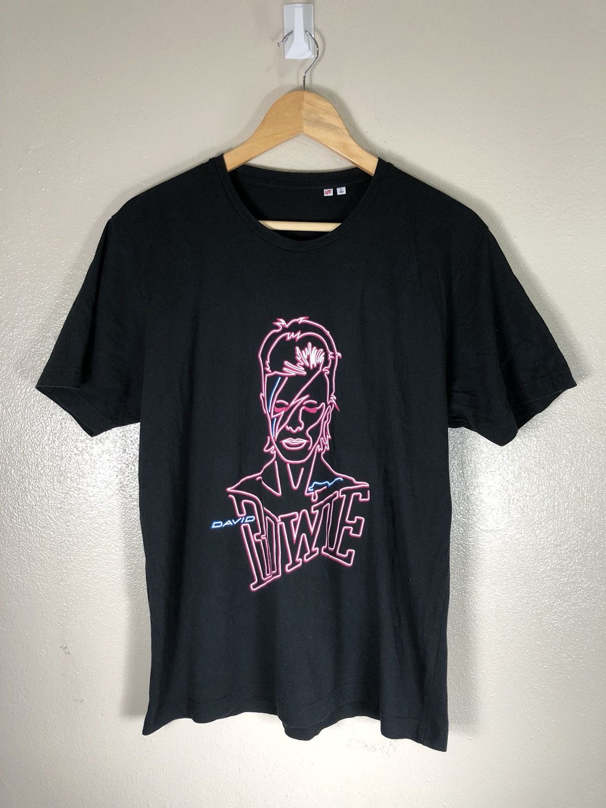 Band Tees UNIQLO X DAVID BOWIE NEON FACE T-SHIRT SIZE L Size US L / EU 52-54 / 3 - 1 Thumbnail