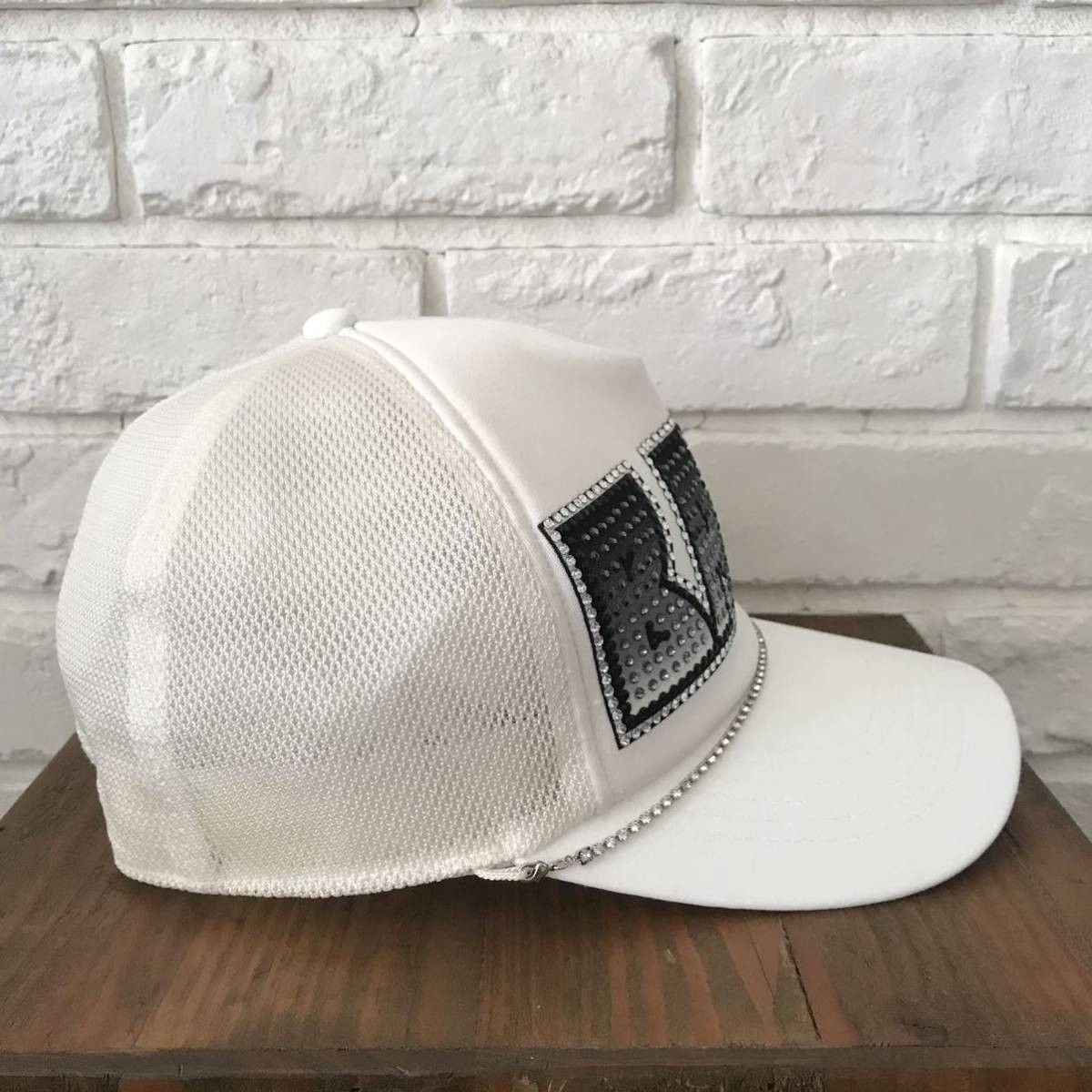 Bape × Swarovski BAPE KISS LOGO Swarovski trucker hat cap ape NIGO Size ONE SIZE - 3 Thumbnail