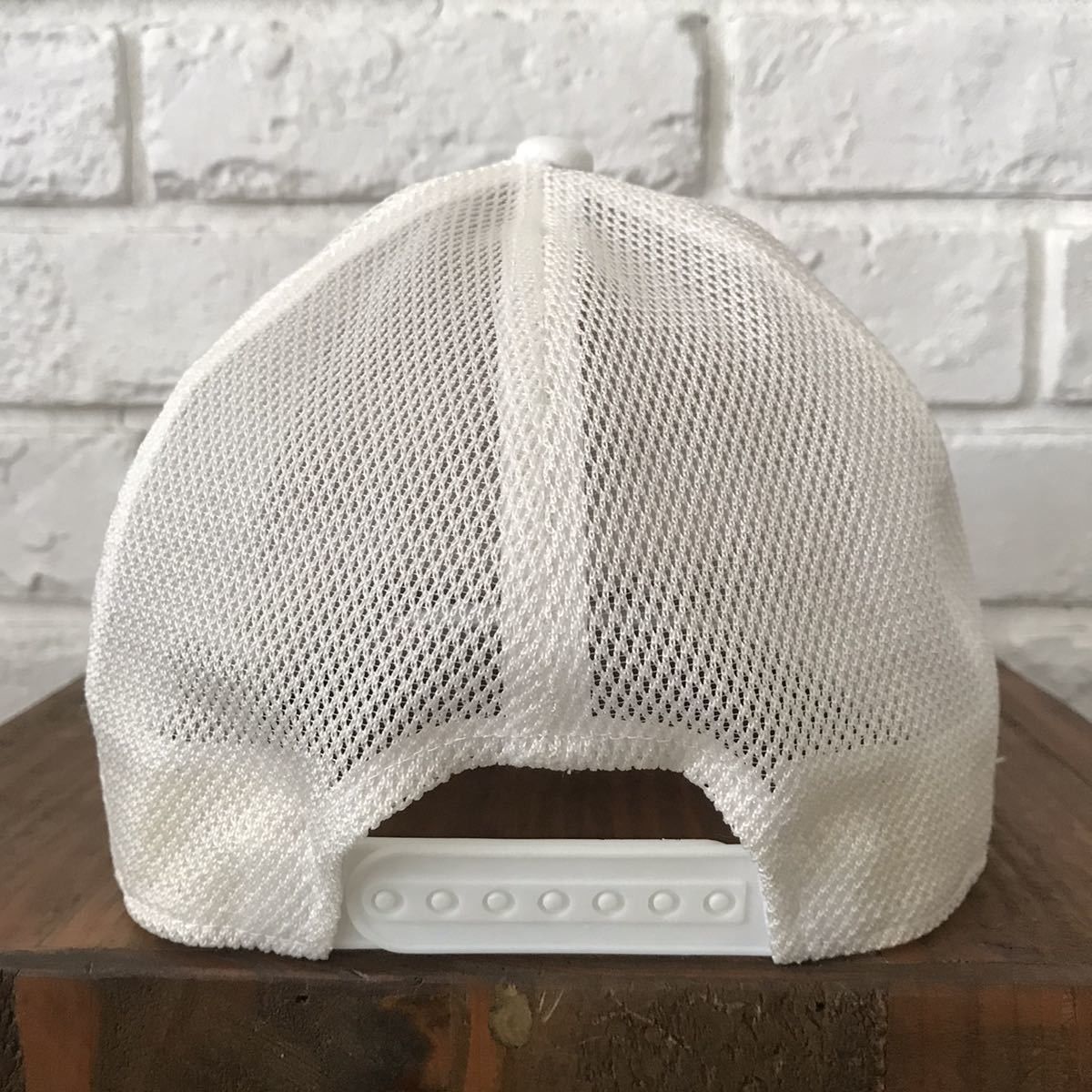 Bape × Swarovski BAPE KISS LOGO Swarovski trucker hat cap ape NIGO Size ONE SIZE - 4 Thumbnail