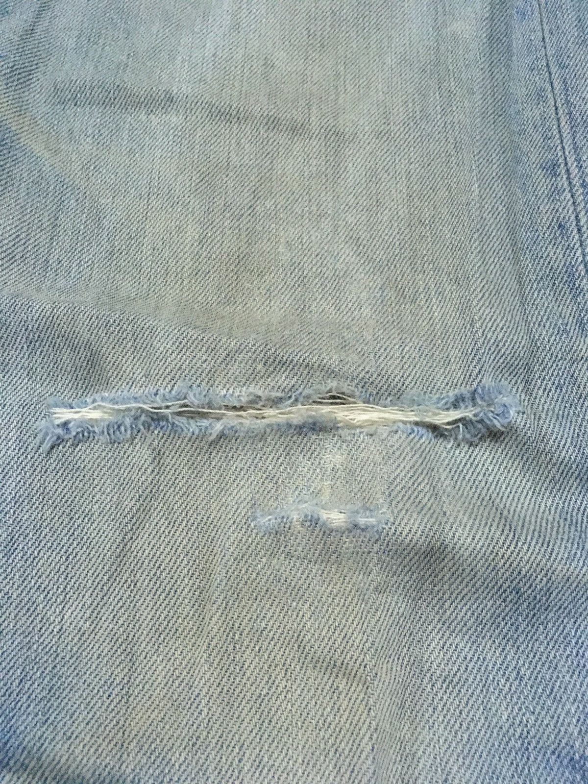 Levi's × Vintage Vintage Levi’s 505 blue wash distressed denim Size US 31 - 8 Thumbnail