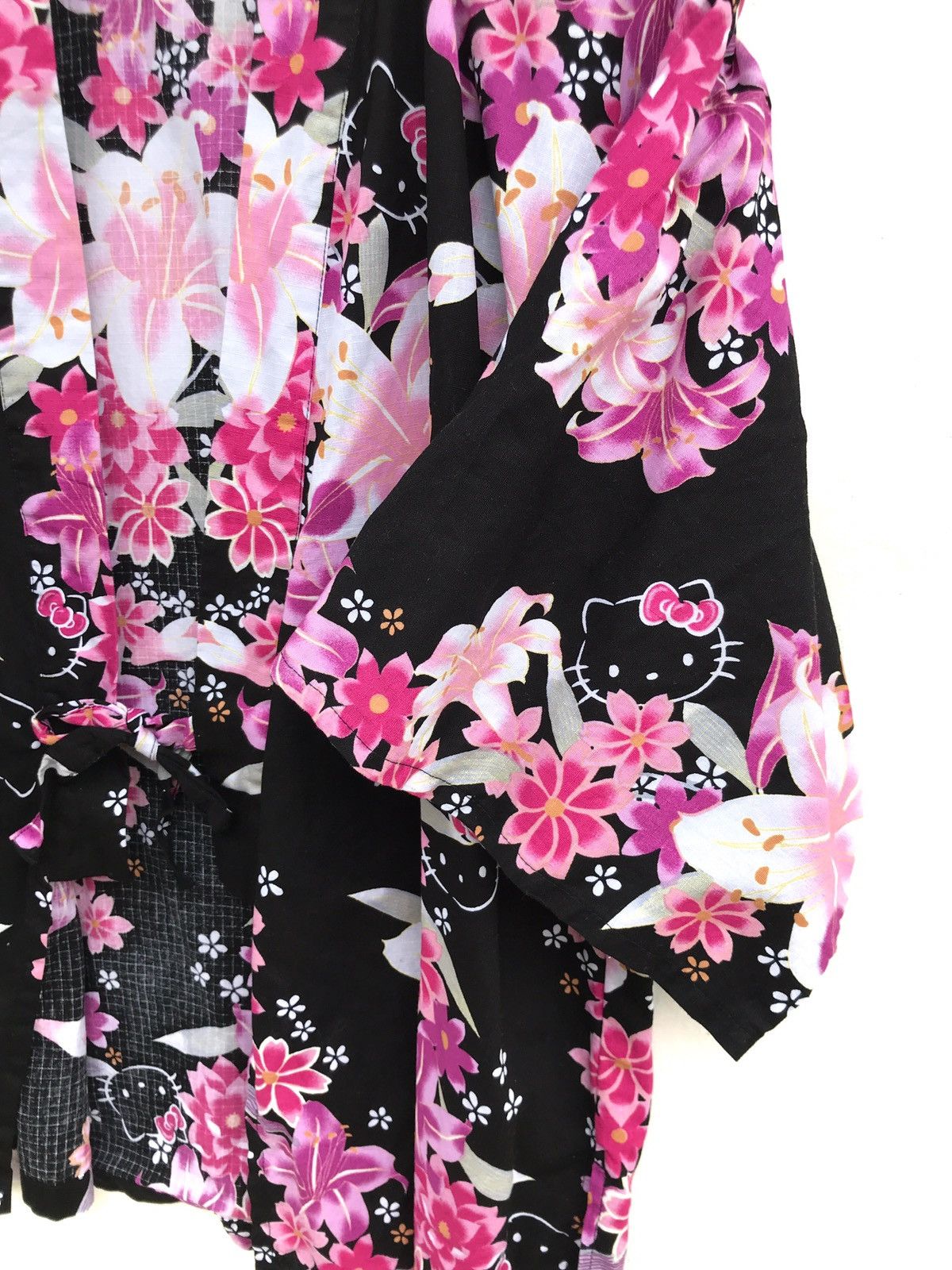 Cartoon Network × Japanese Brand Vintage Hello Kitty Kimono All Overprint Hawaiian Style Size US M / EU 48-50 / 2 - 3 Thumbnail