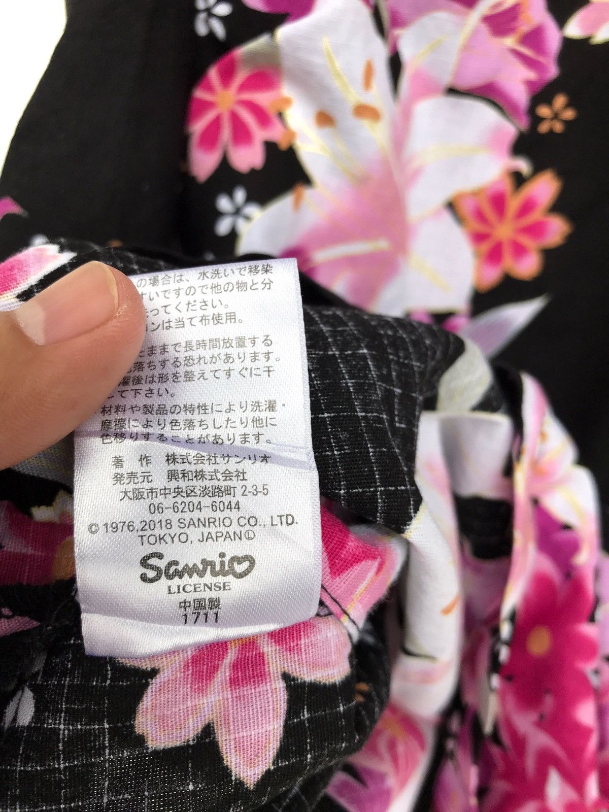 Cartoon Network × Japanese Brand Vintage Hello Kitty Kimono All Overprint Hawaiian Style Size US M / EU 48-50 / 2 - 7 Thumbnail