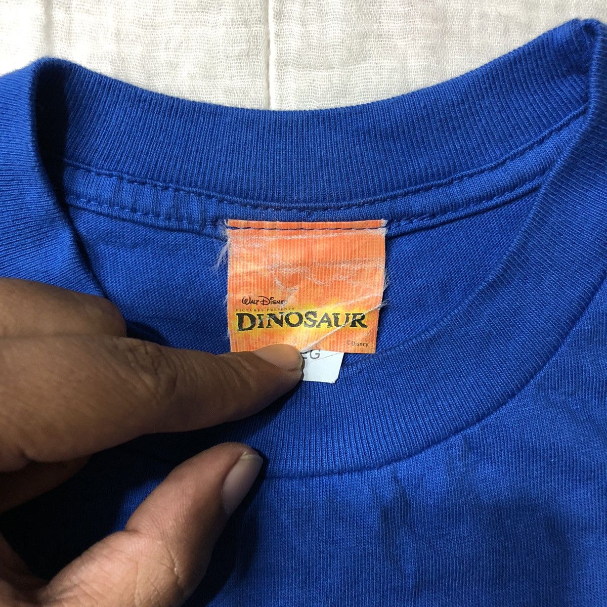 Vintage Vintage 2000 Dinosaur Movie T Shirt Size US M / EU 48-50 / 2 - 5 Thumbnail