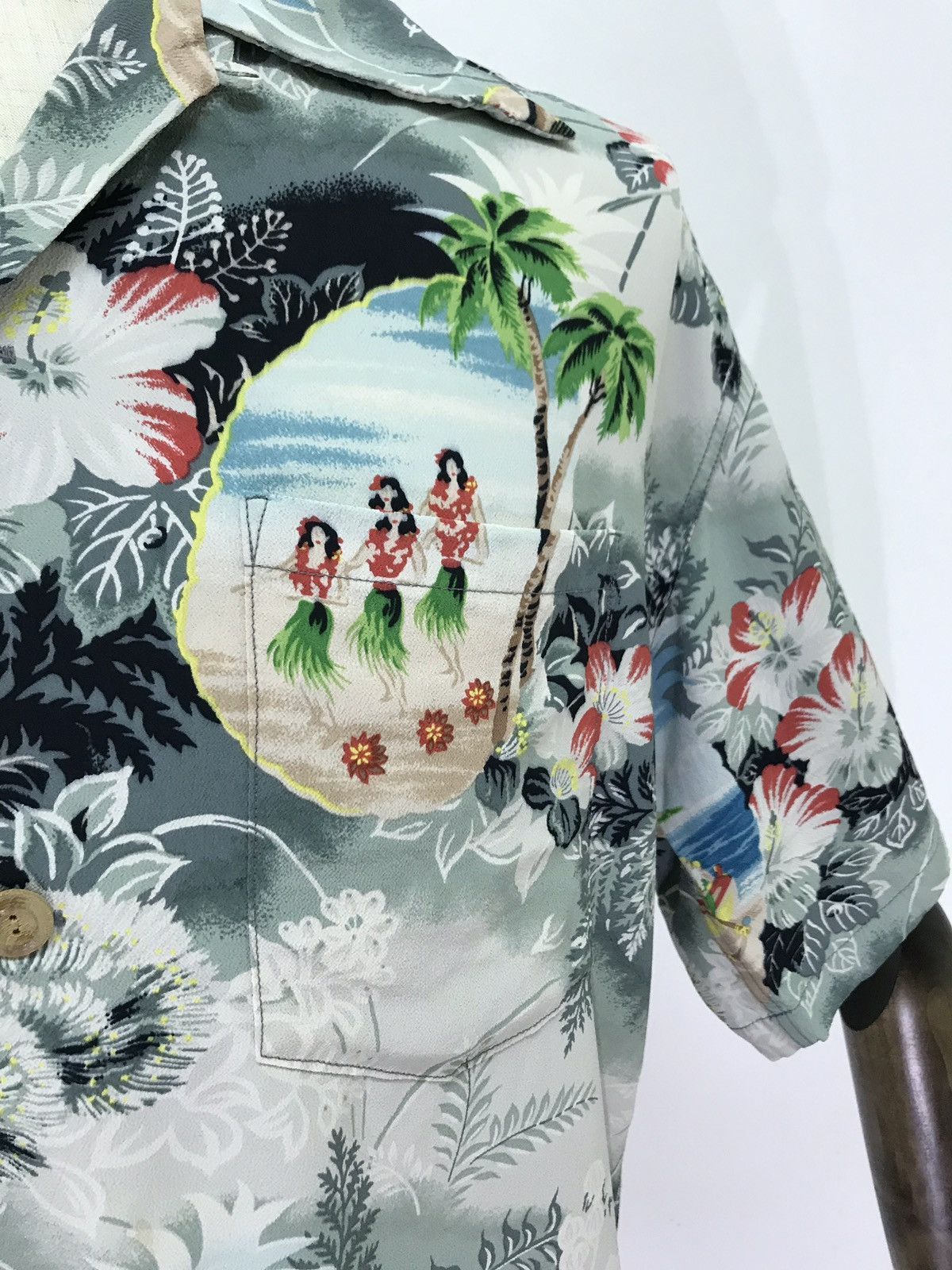 Sun Surf 🌴Sun Surf 100% Rayon Crepe Kimono Beach Hawaiian Shirt Size US M / EU 48-50 / 2 - 5 Thumbnail