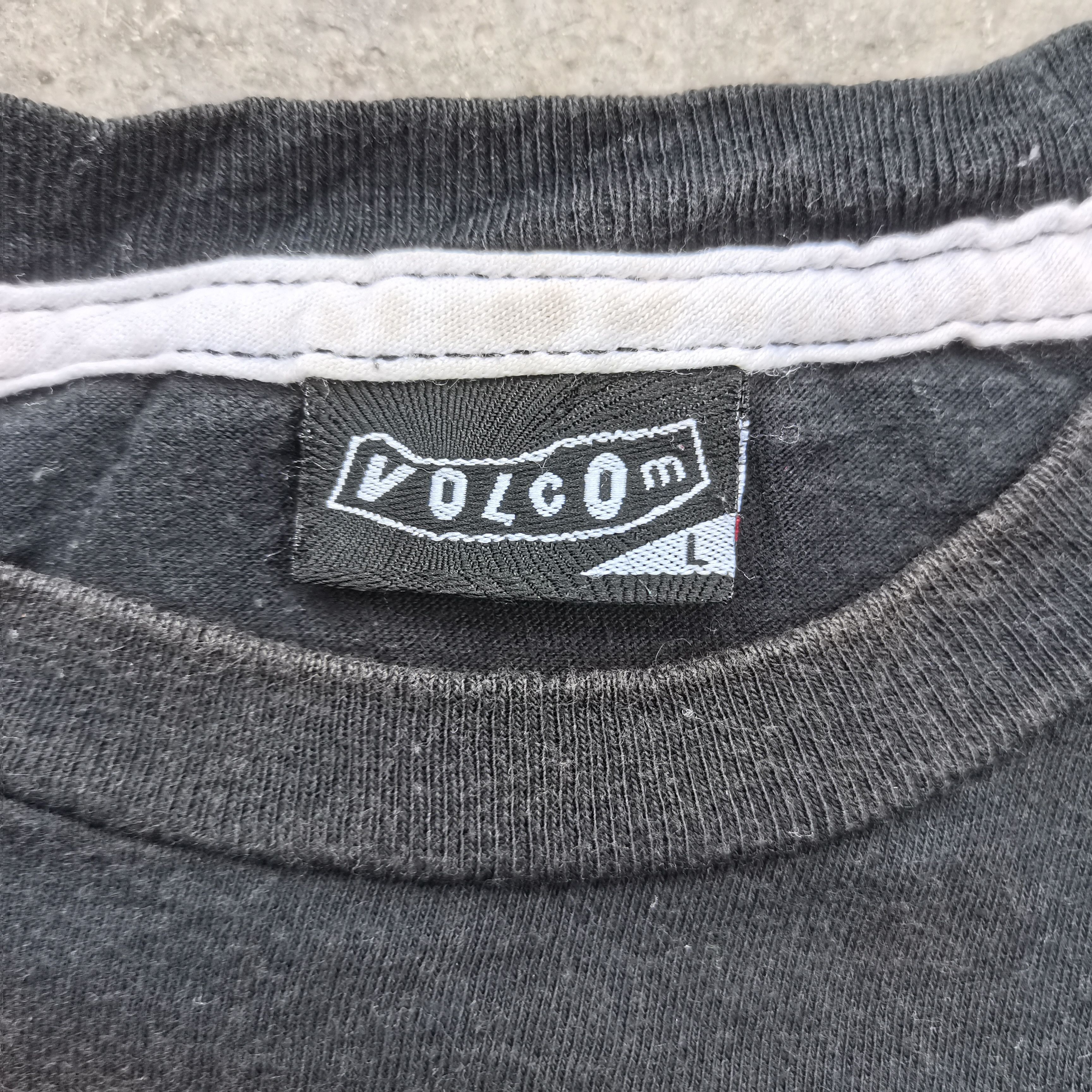 Vintage × Volcom Vintage VOLCOM Sun Faded Tshirt Size US L / EU 52-54 / 3 - 5 Thumbnail
