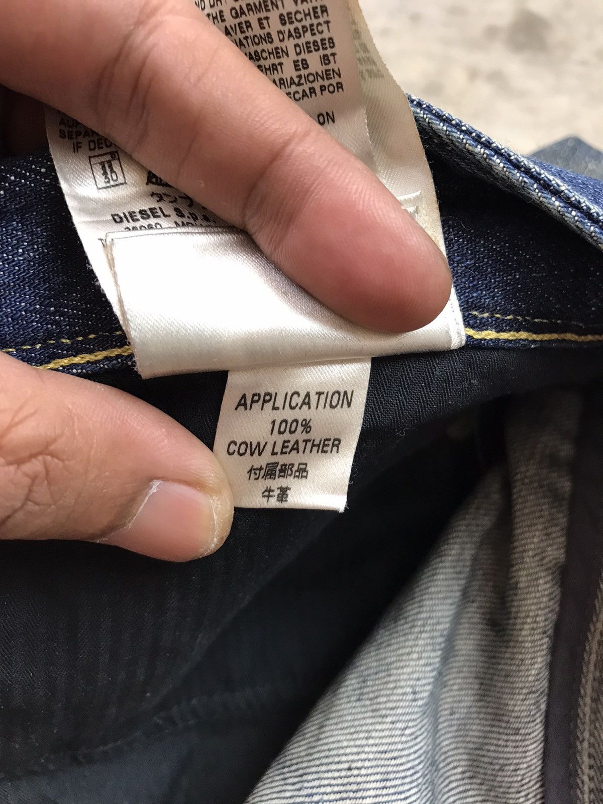Diesel Black Gold DIESEL BLACK GOLD YELLOW LINE SELVEDGE ITALIAN MADE Size US 31 - 15 Thumbnail