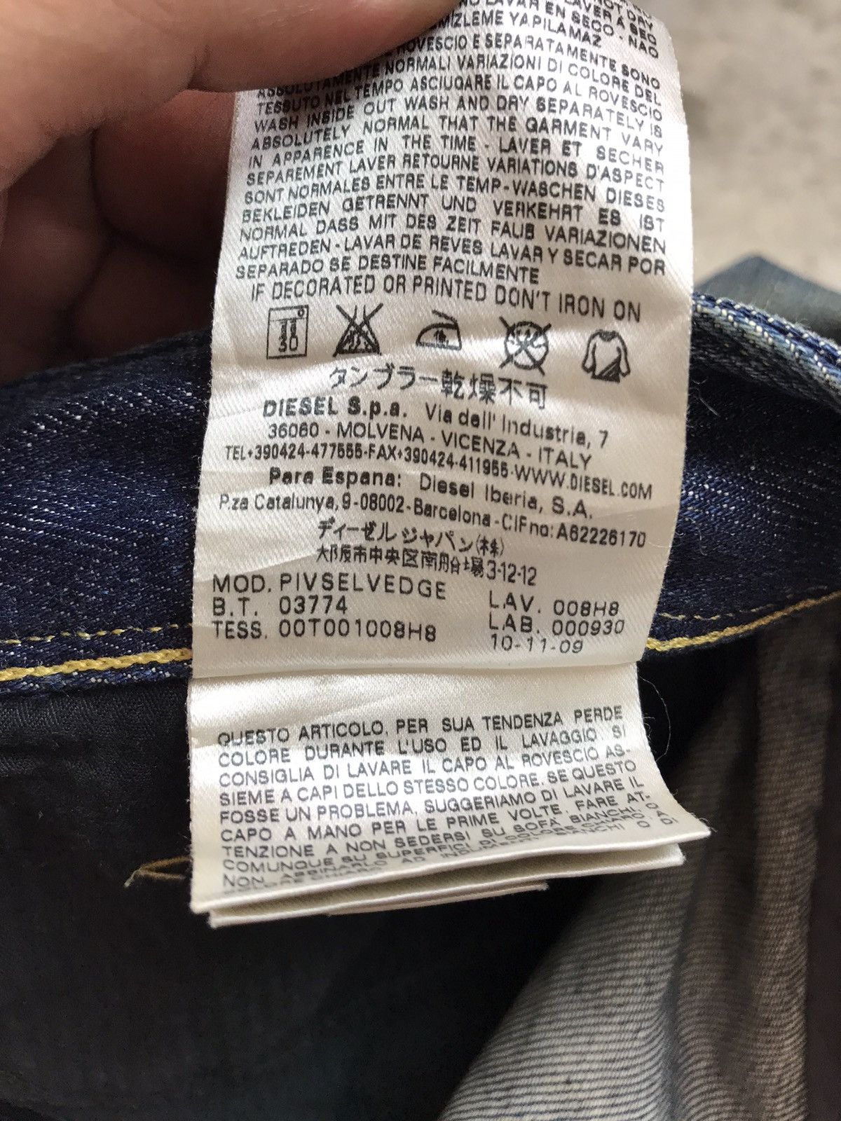 Diesel Black Gold DIESEL BLACK GOLD YELLOW LINE SELVEDGE ITALIAN MADE Size US 31 - 16 Thumbnail
