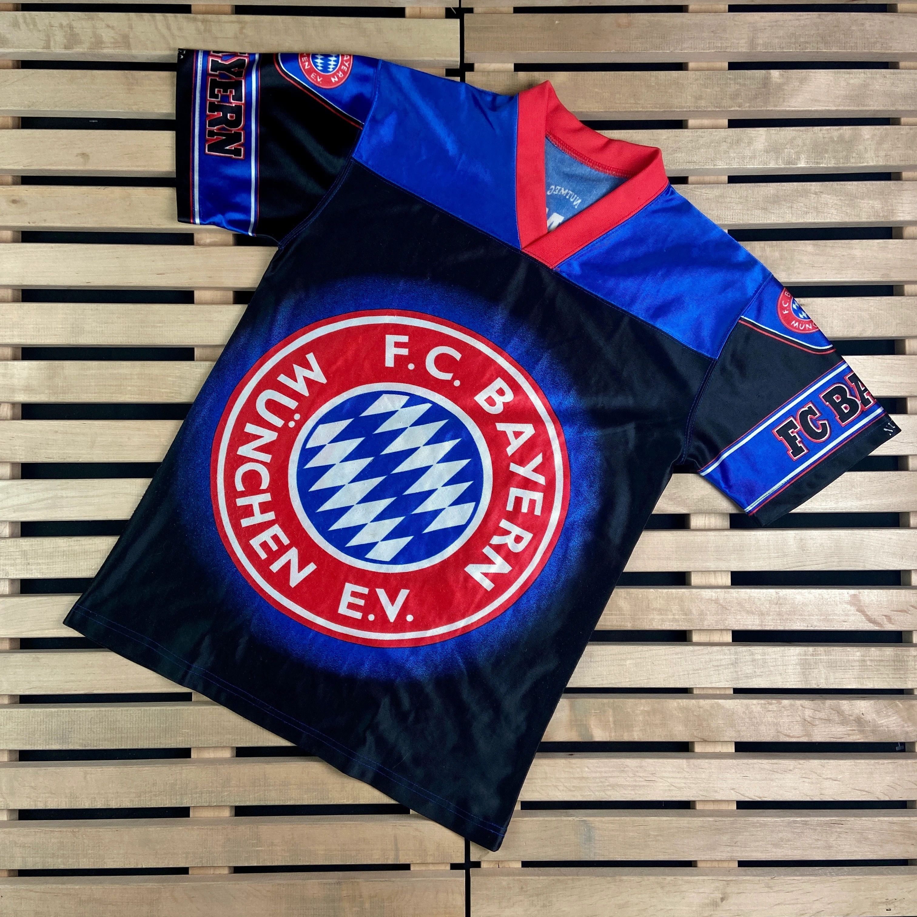 Vintage Mens Vintage T Shirt Bayern Munchen Full Print Size M Size US M / EU 48-50 / 2 - 1 Thumbnail