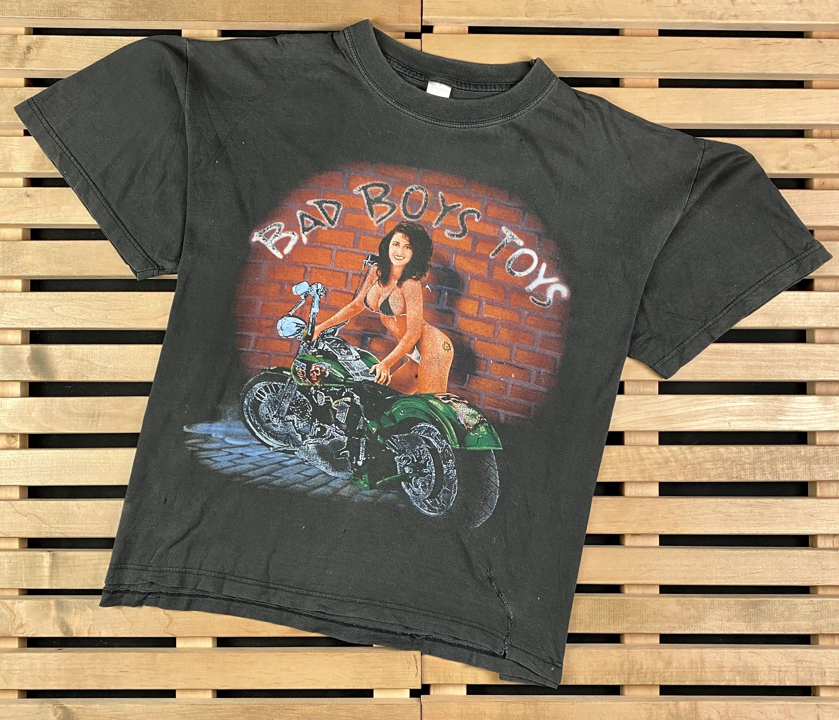 Band Tees × Vintage Mens Vintage T Shirt Bad Boys Toys Size L Size US L / EU 52-54 / 3 - 1 Thumbnail