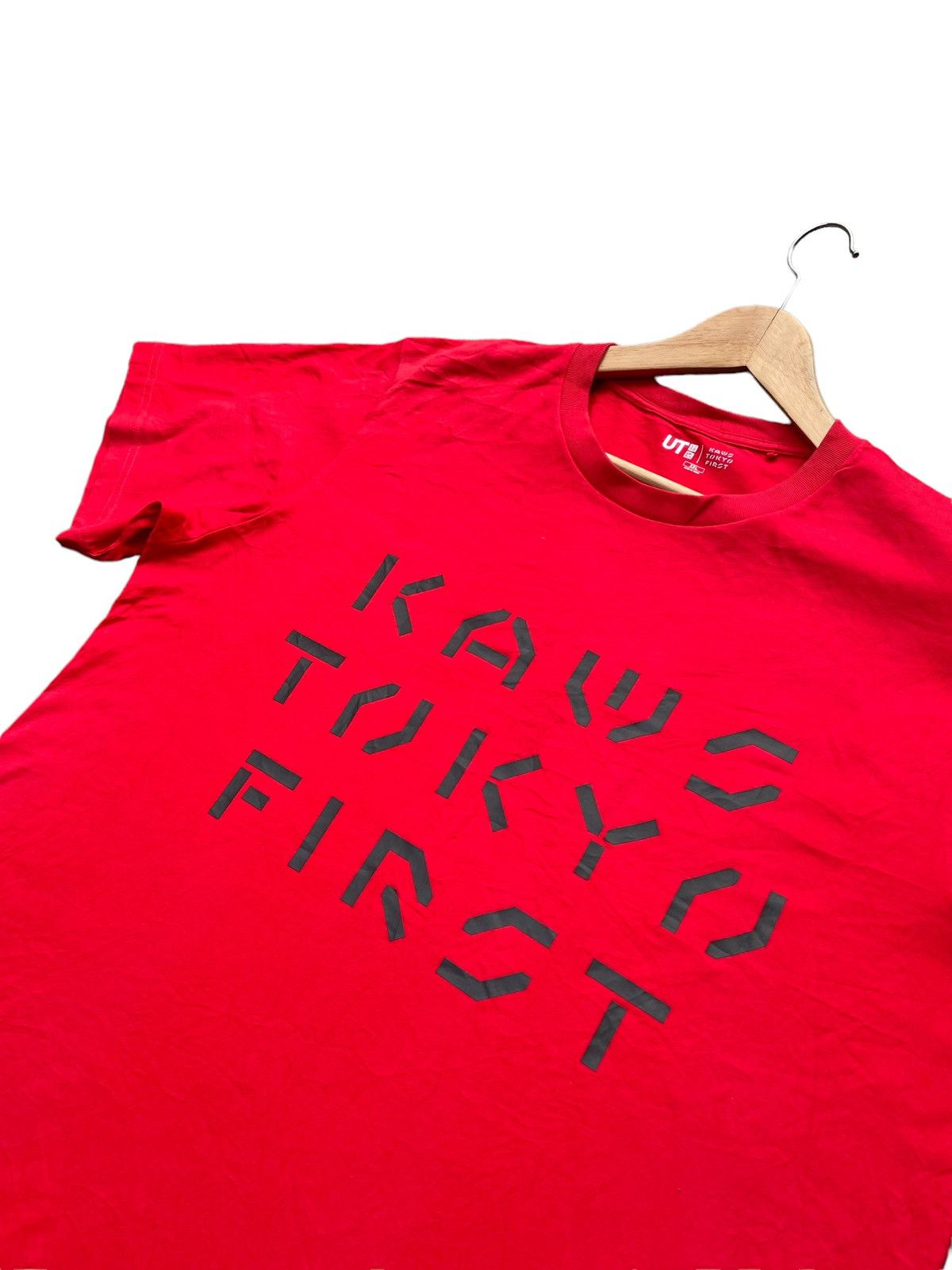 Kaws × Uniqlo Kaws Tokyo First x Uniqlo Tshirt Size US XL / EU 56 / 4 - 2 Thumbnail