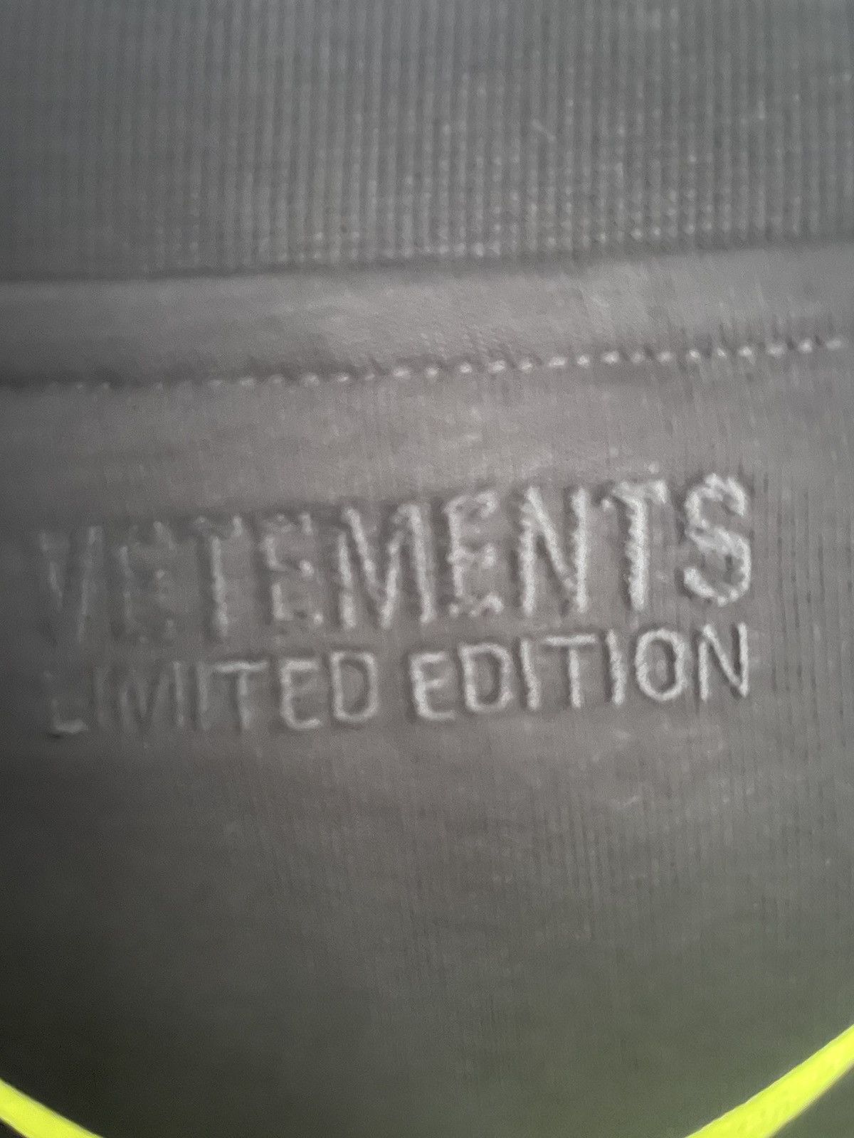 Vetements Vetements Gothic Logo Longsleeve Tribal Size US L / EU 52-54 / 3 - 5 Thumbnail