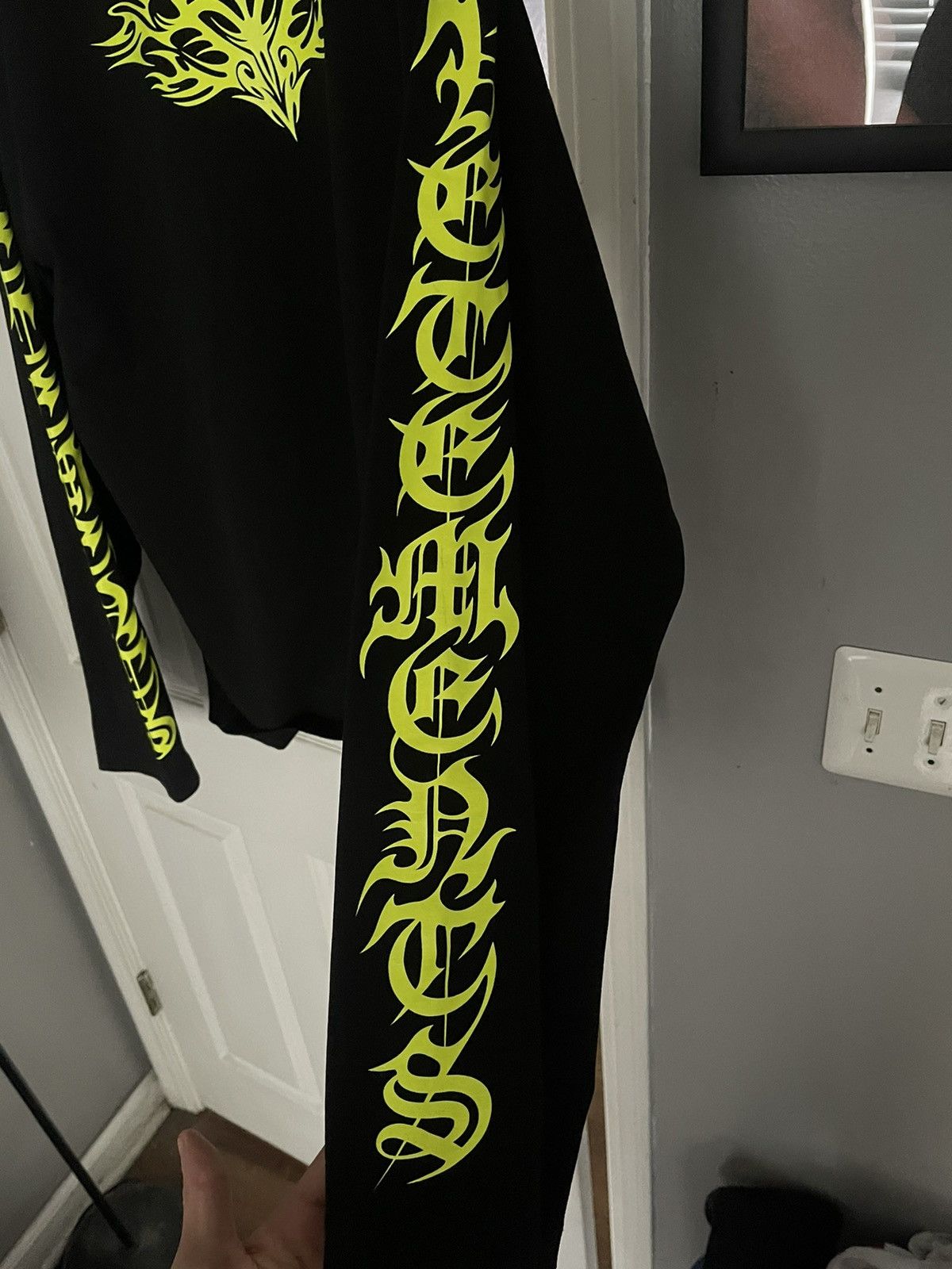 Vetements Vetements Gothic Logo Longsleeve Tribal Size US L / EU 52-54 / 3 - 2 Thumbnail