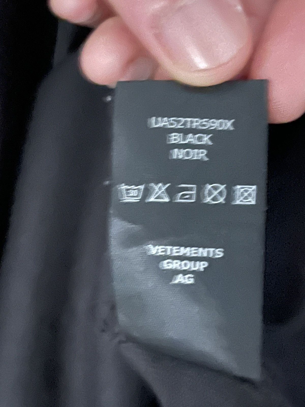 Vetements Vetements Gothic Logo Longsleeve Tribal Size US L / EU 52-54 / 3 - 7 Thumbnail