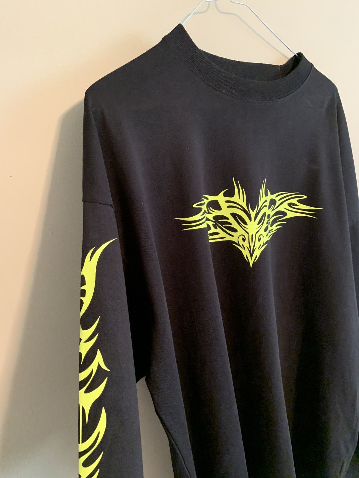Vetements Vetements Gothic Logo Longsleeve Tribal Size US L / EU 52-54 / 3 - 8 Thumbnail