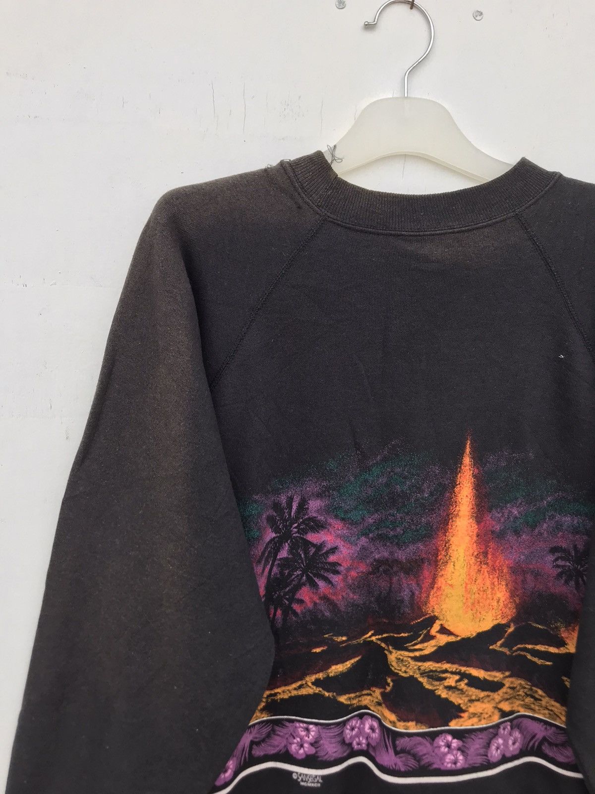 Hanes Vintage Hawaii Volcano Fullprint Sun Faded Sweatshirt Size US XL / EU 56 / 4 - 6 Thumbnail
